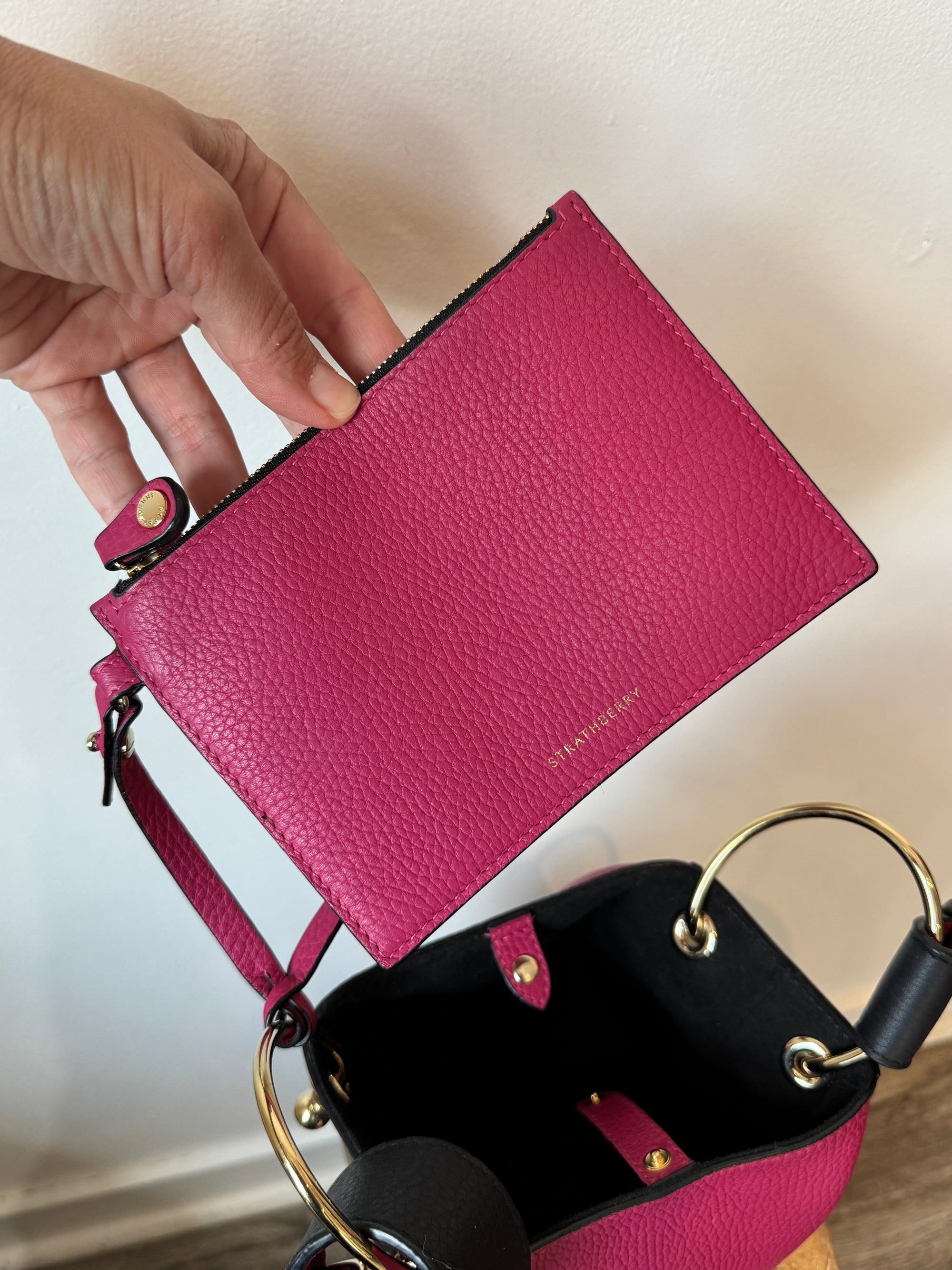 Strathberry Lana Nano Bucket Bag Magenta/Black