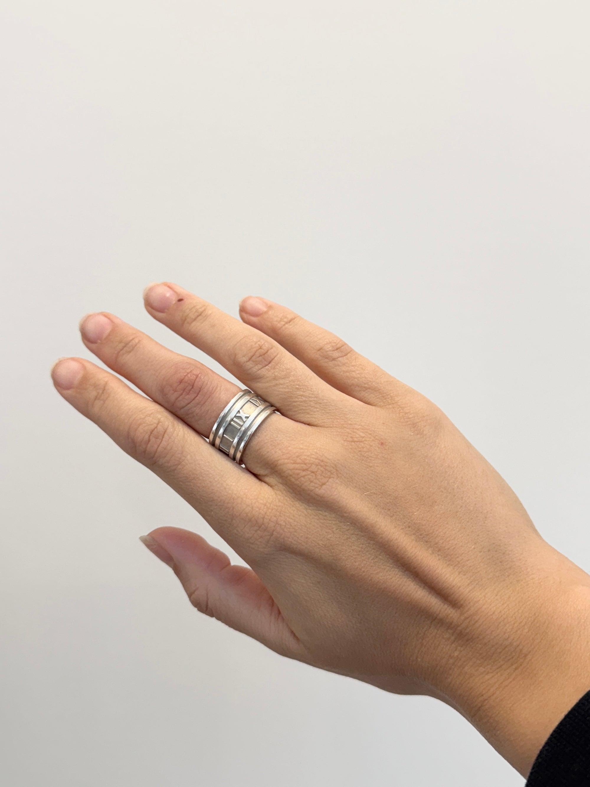 Tiffany & Co. Atlas Roman Numeral Ring Silver, 7