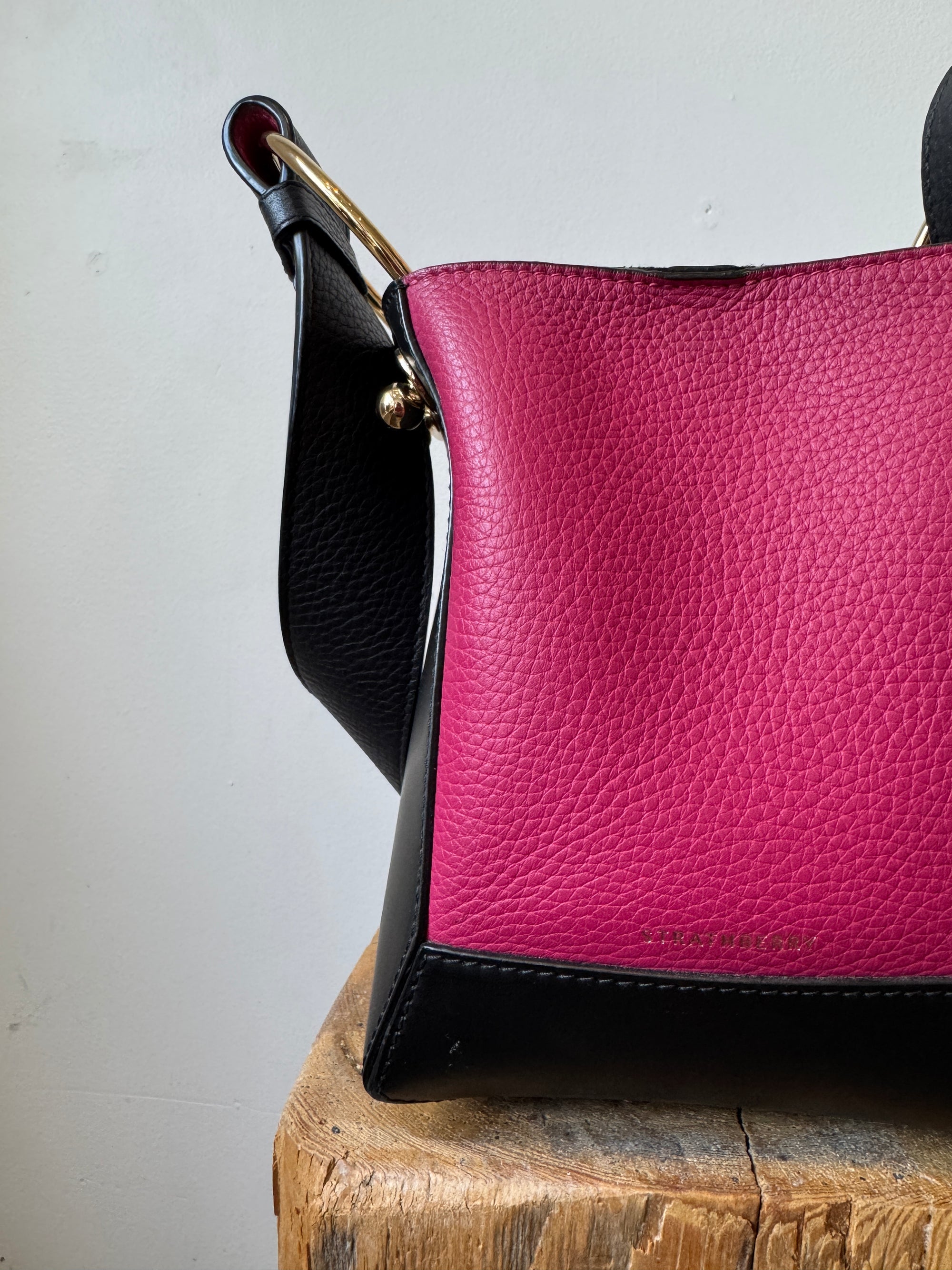 Strathberry Lana Nano Bucket Bag Magenta/Black