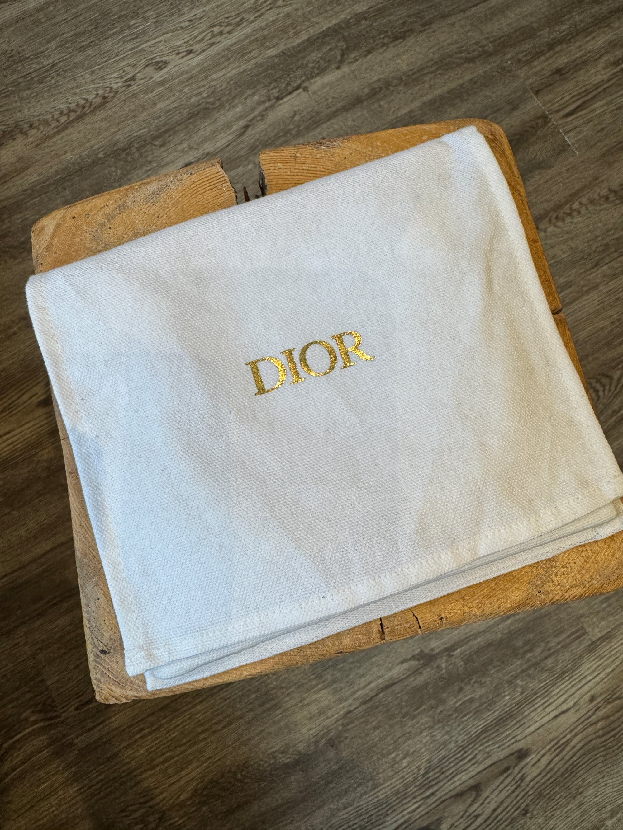 Christian Dior 30 Montaigne Short Necklace, White