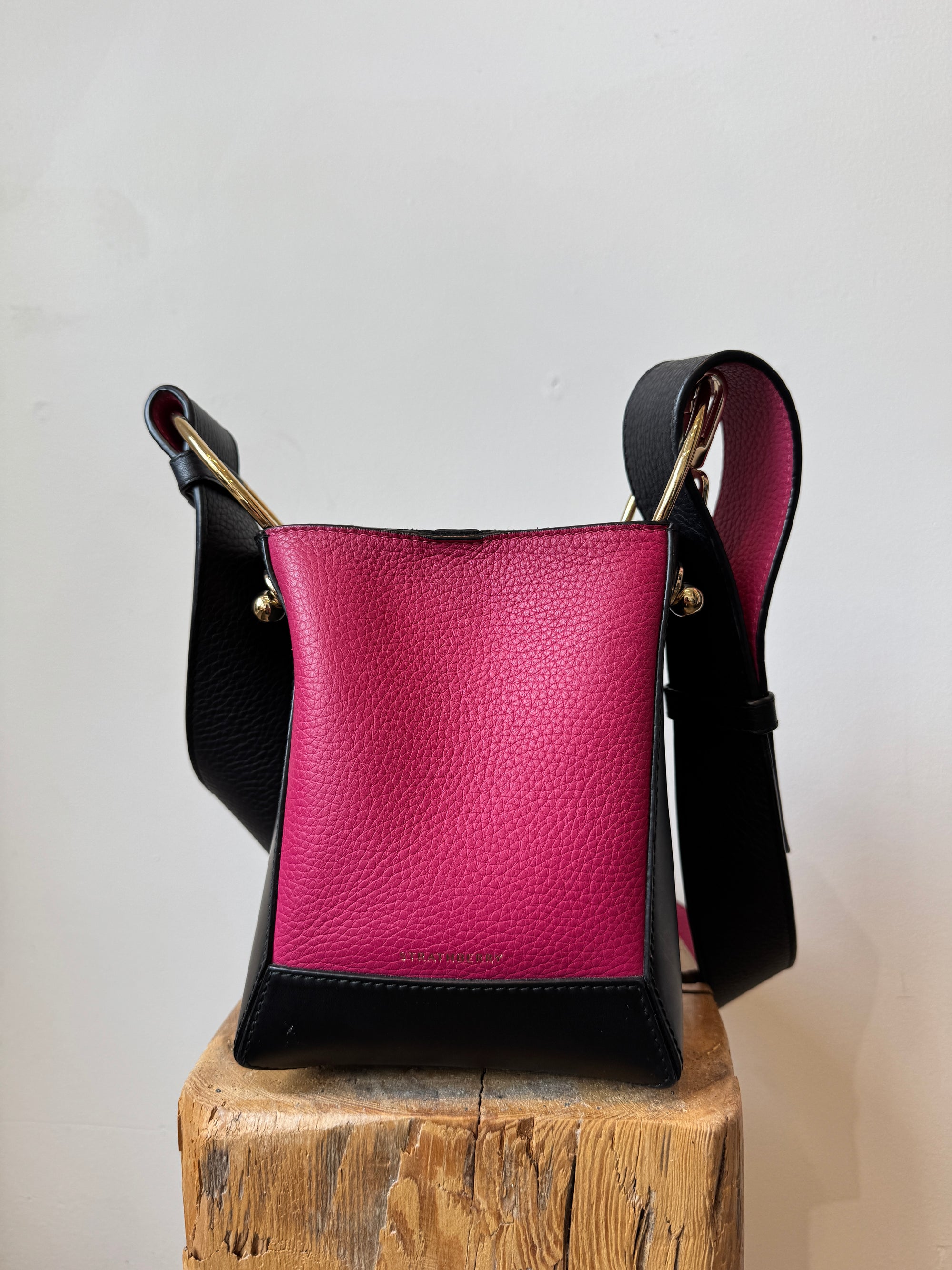 Strathberry Lana Nano Bucket Bag Magenta/Black