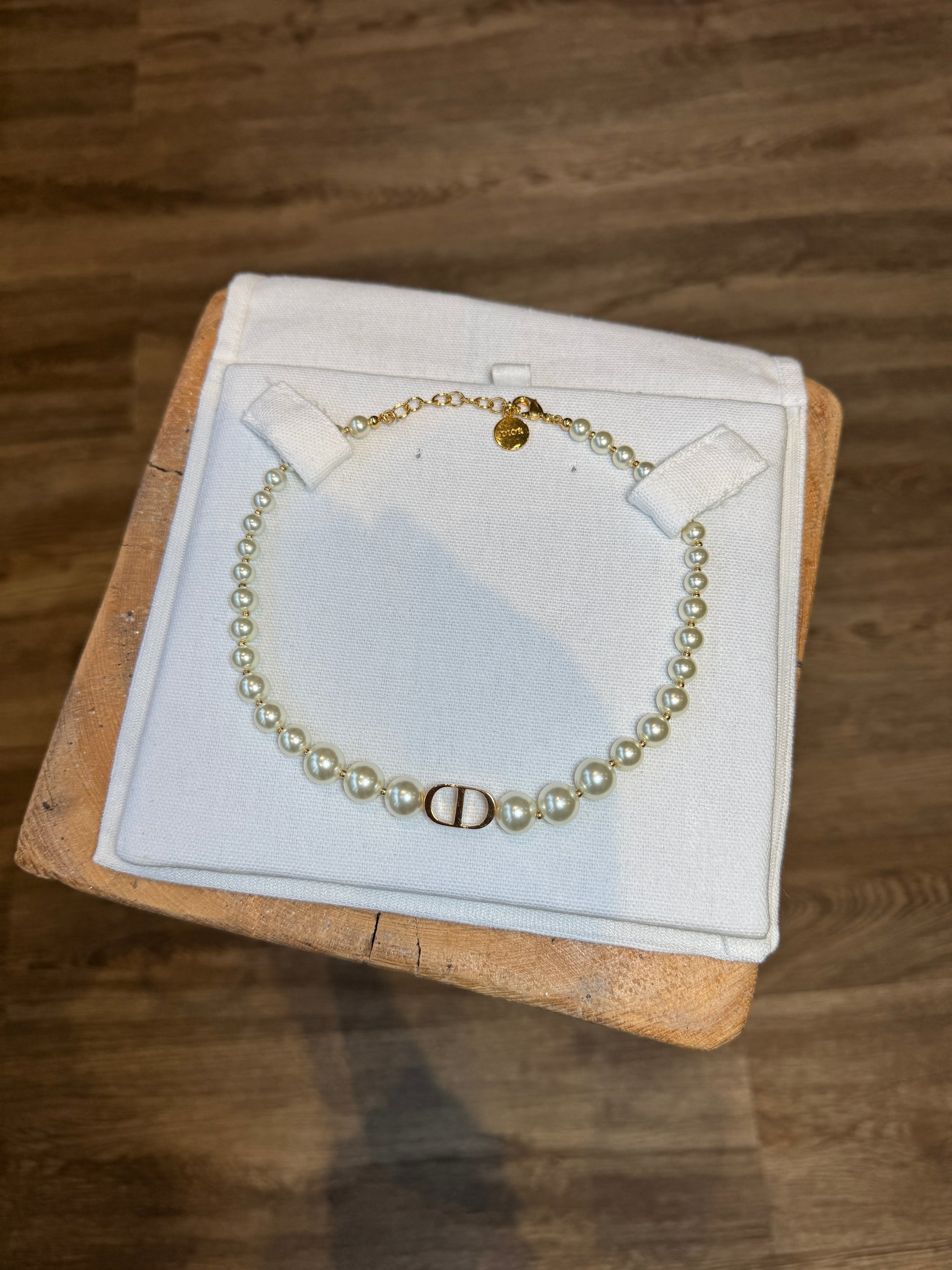 Christian Dior 30 Montaigne Short Necklace, White