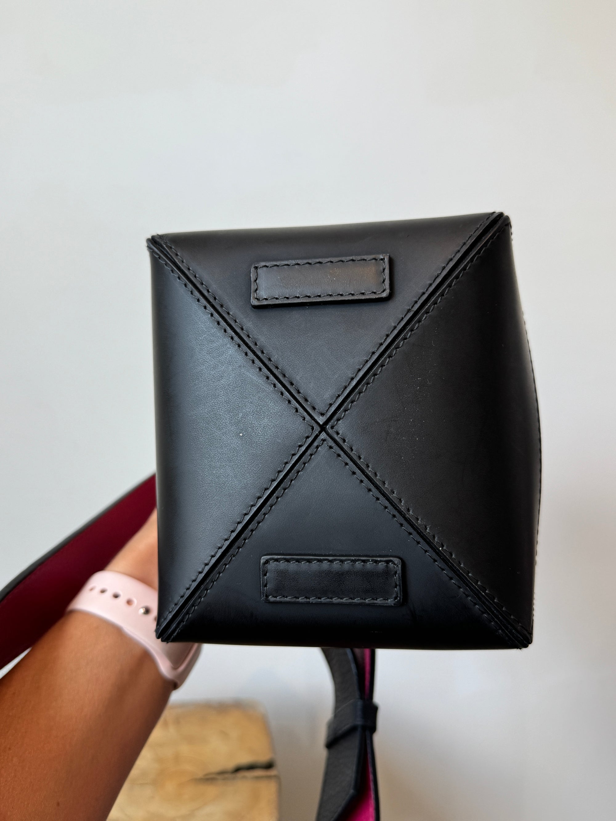 Strathberry Lana Nano Bucket Bag Magenta/Black