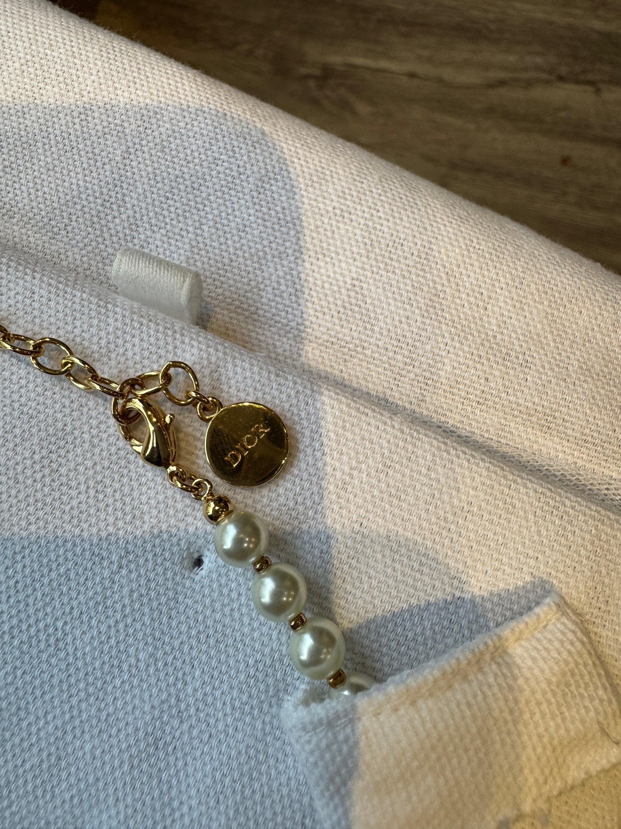 Christian Dior 30 Montaigne Short Necklace, White