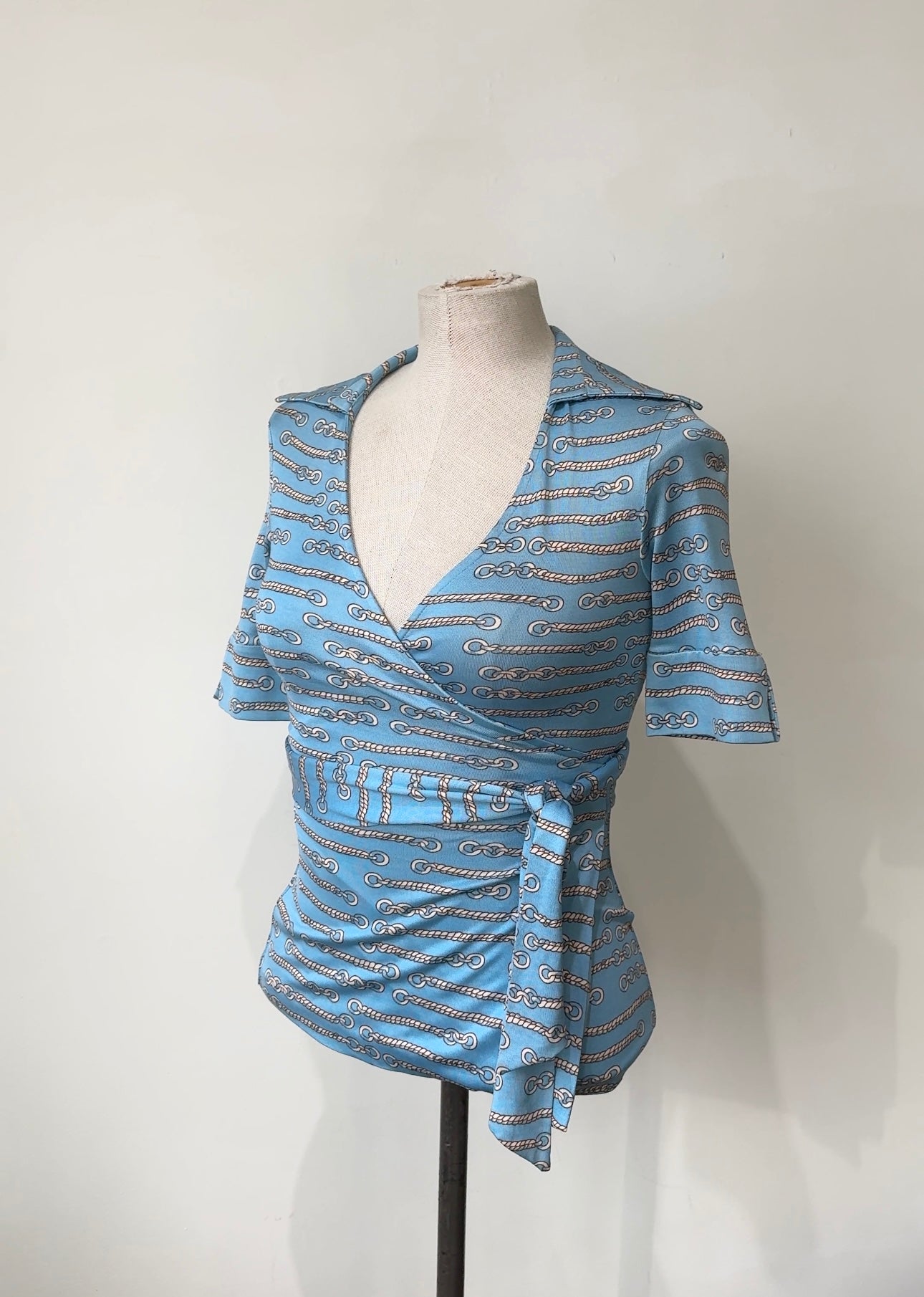 Diane Von Furstenberg Wrap Blouse Chain Print Vintage Blue, 0