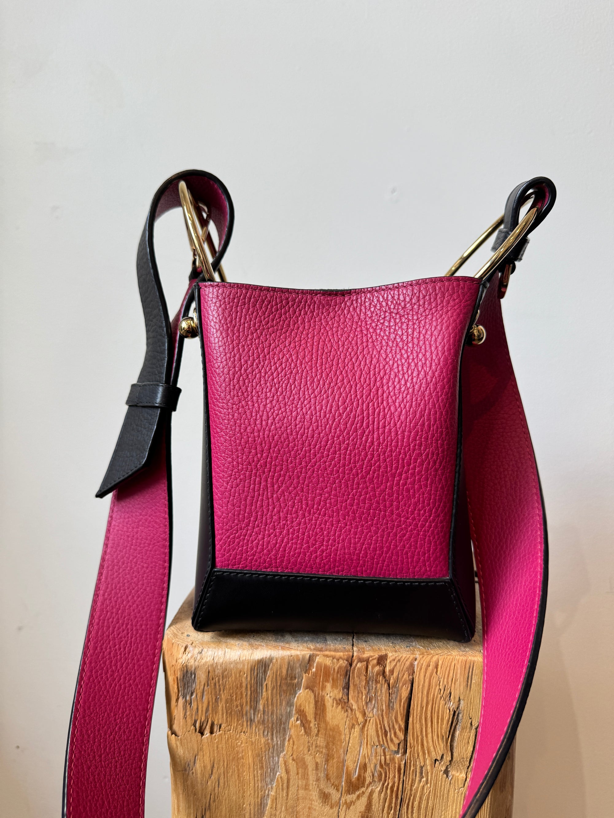 Strathberry Lana Nano Bucket Bag Magenta/Black