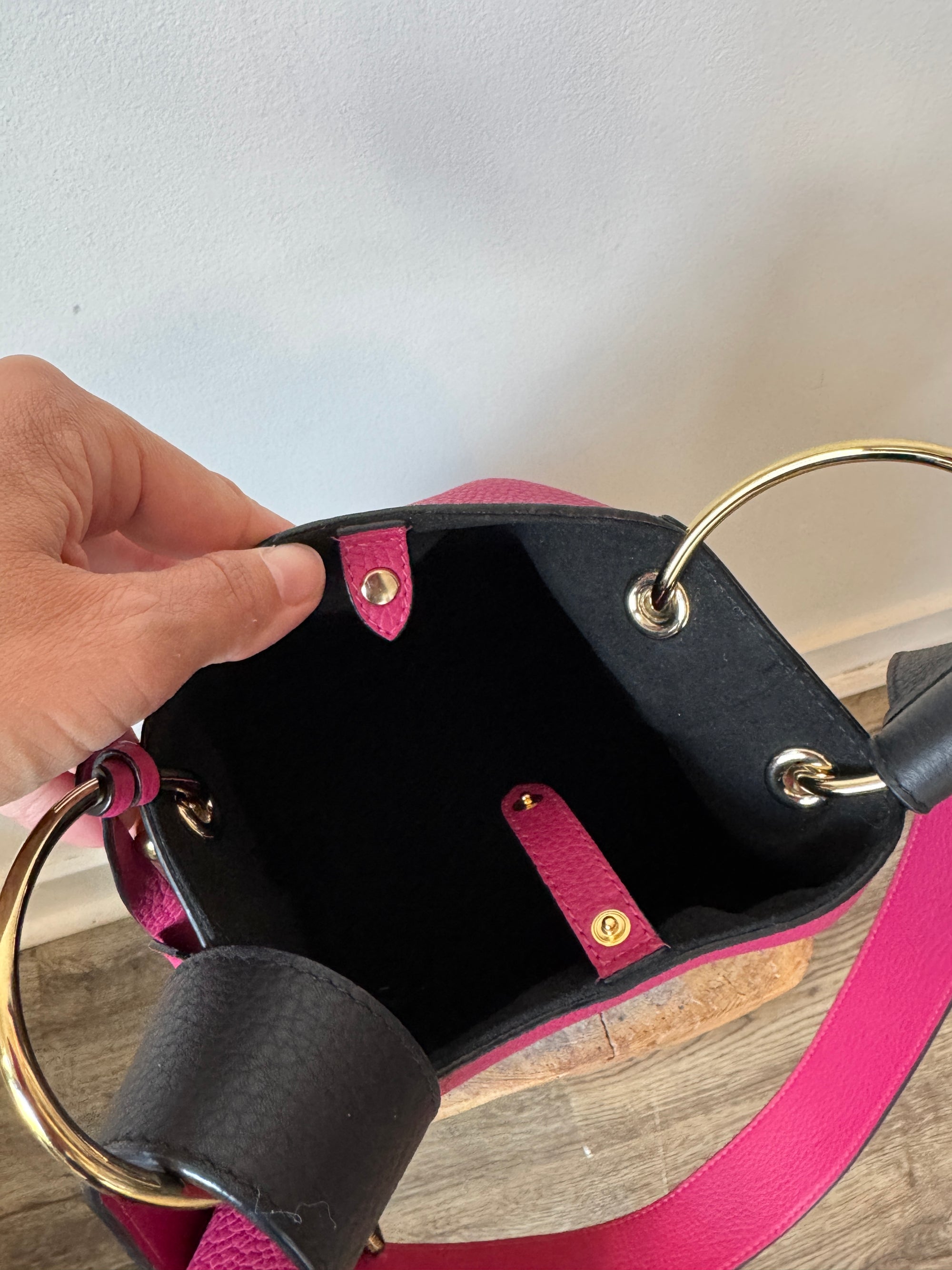 Strathberry Lana Nano Bucket Bag Magenta/Black