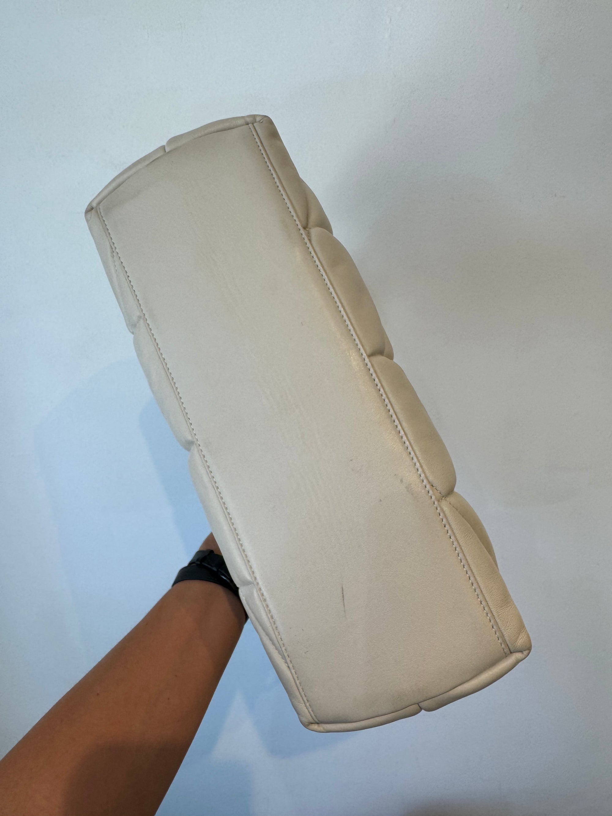 Yves Saint Laurent, Medium LouLou Puffer in Blanc Vintage