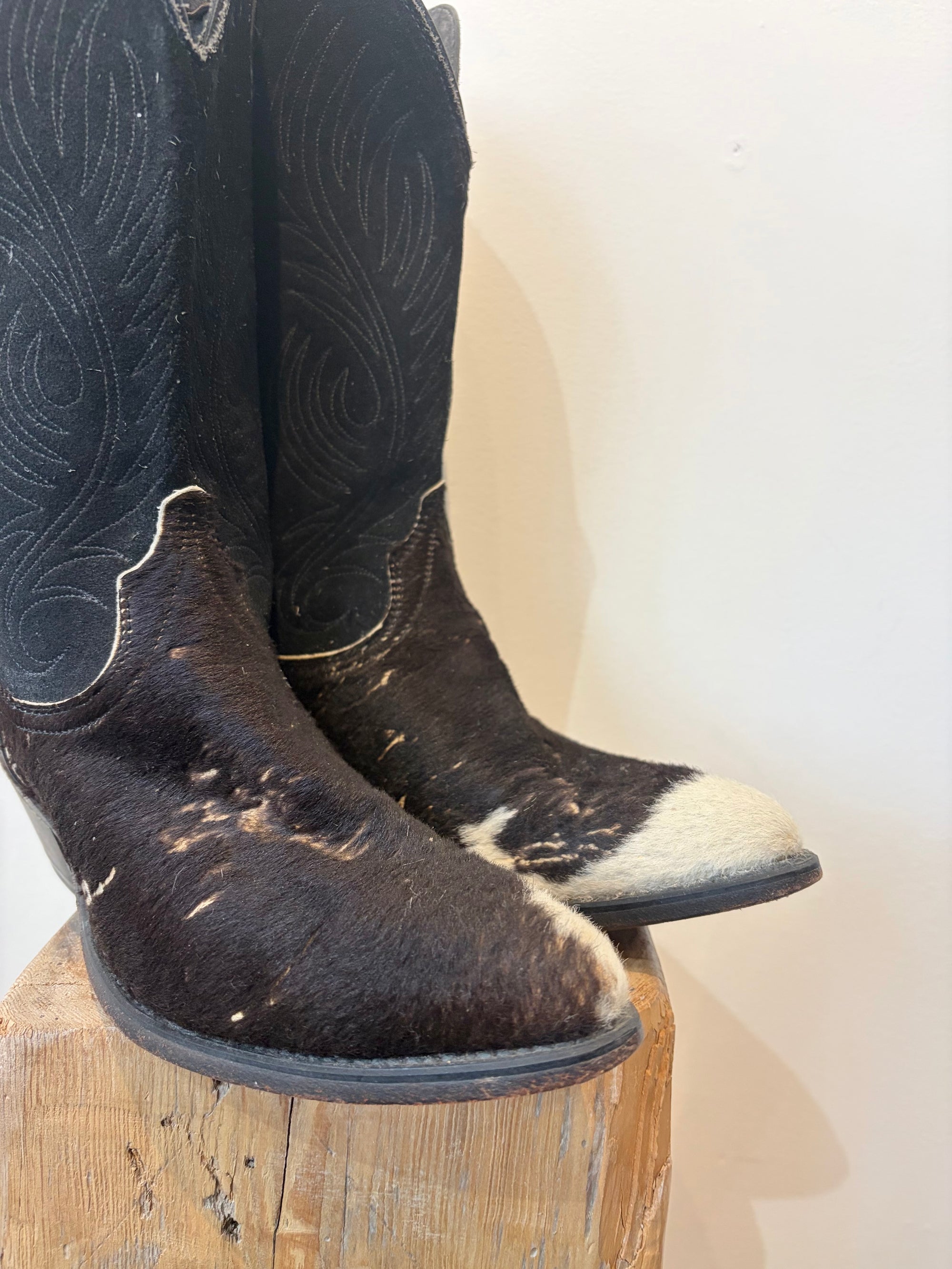 Unmarked Vintage Western Boots, W10