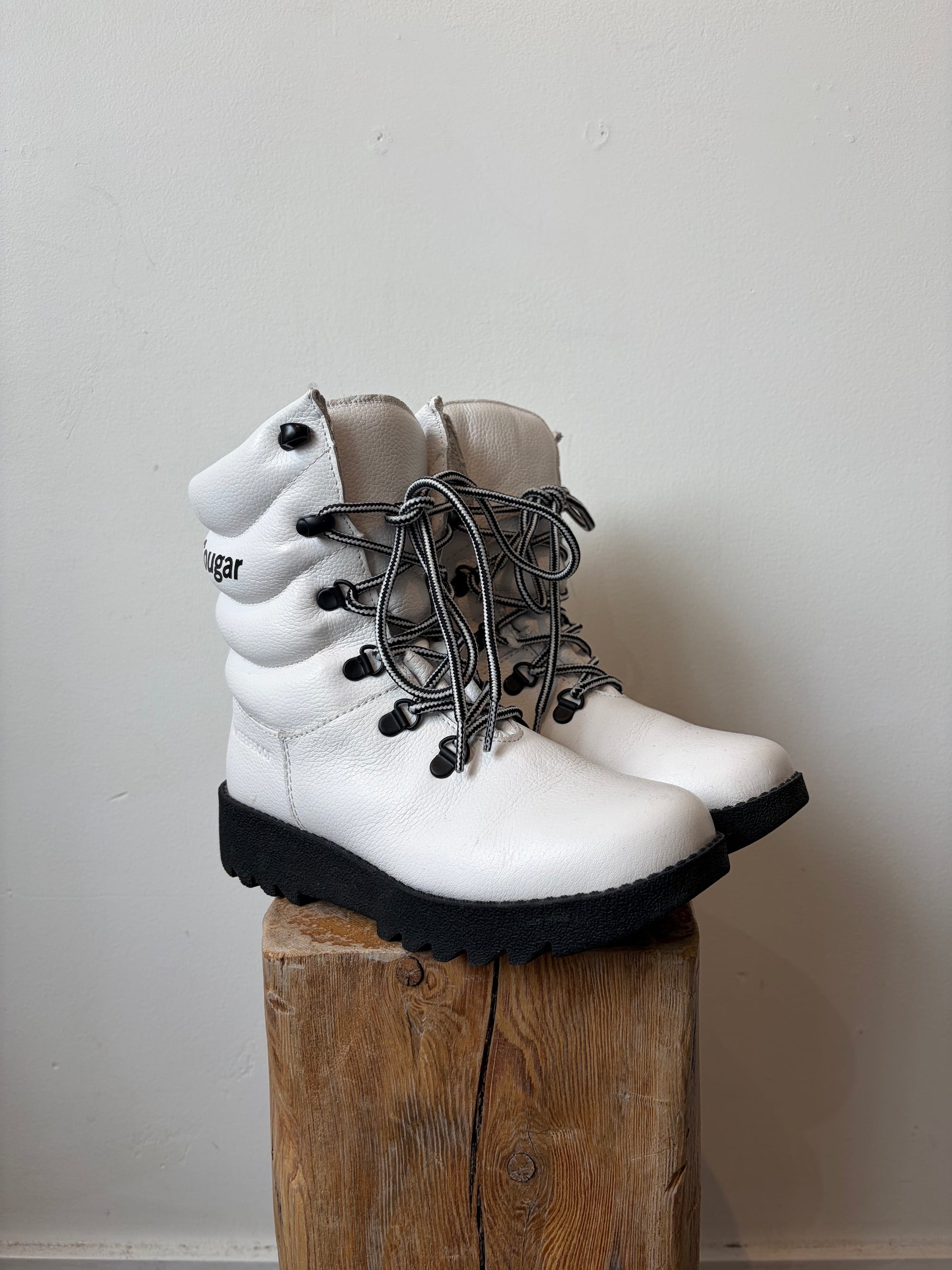 Cougar Waterproof Pillow Boots, White, 6