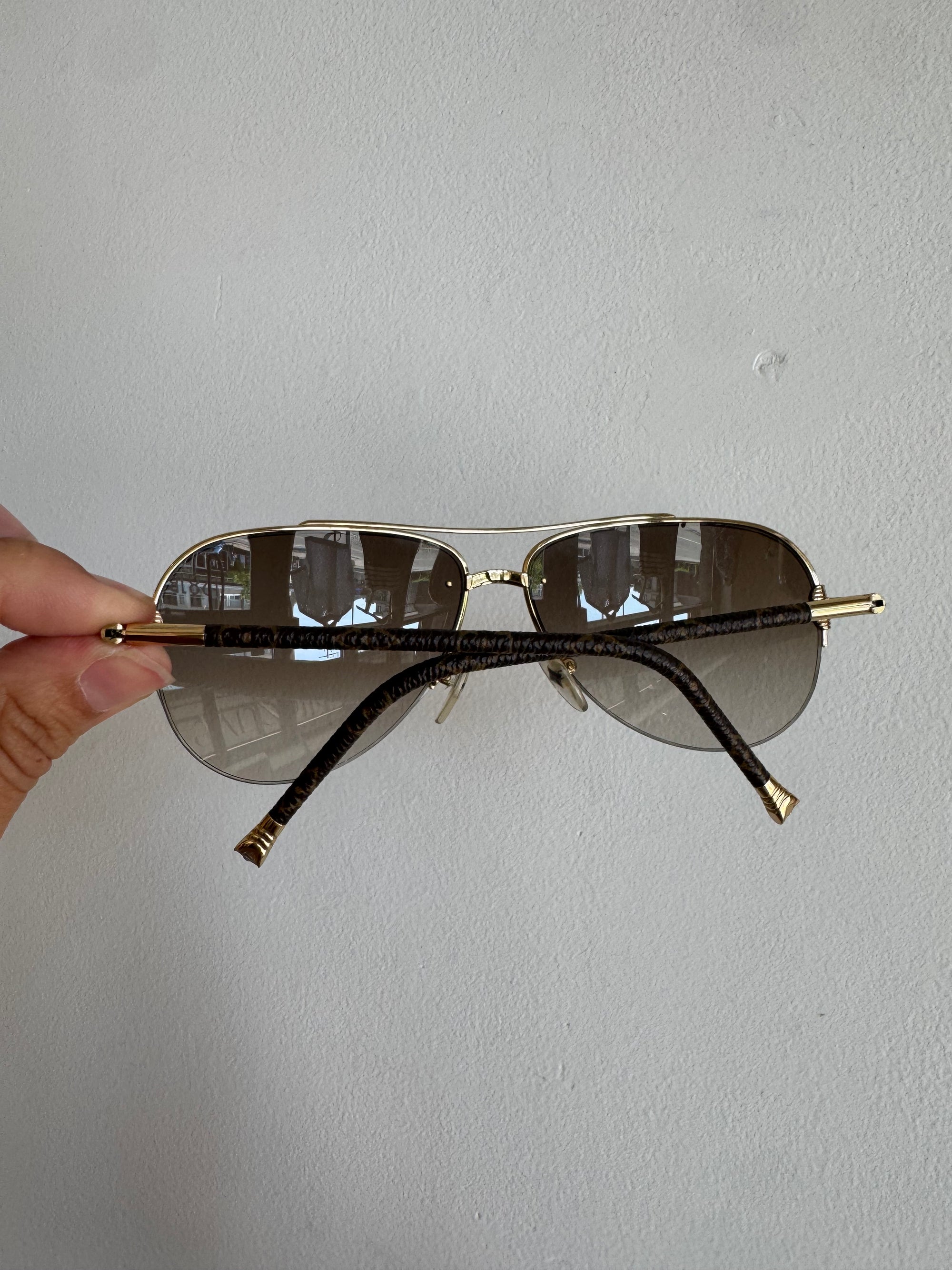 Louis Vuitton Petite Viola Pilote Sunglasses, Gold