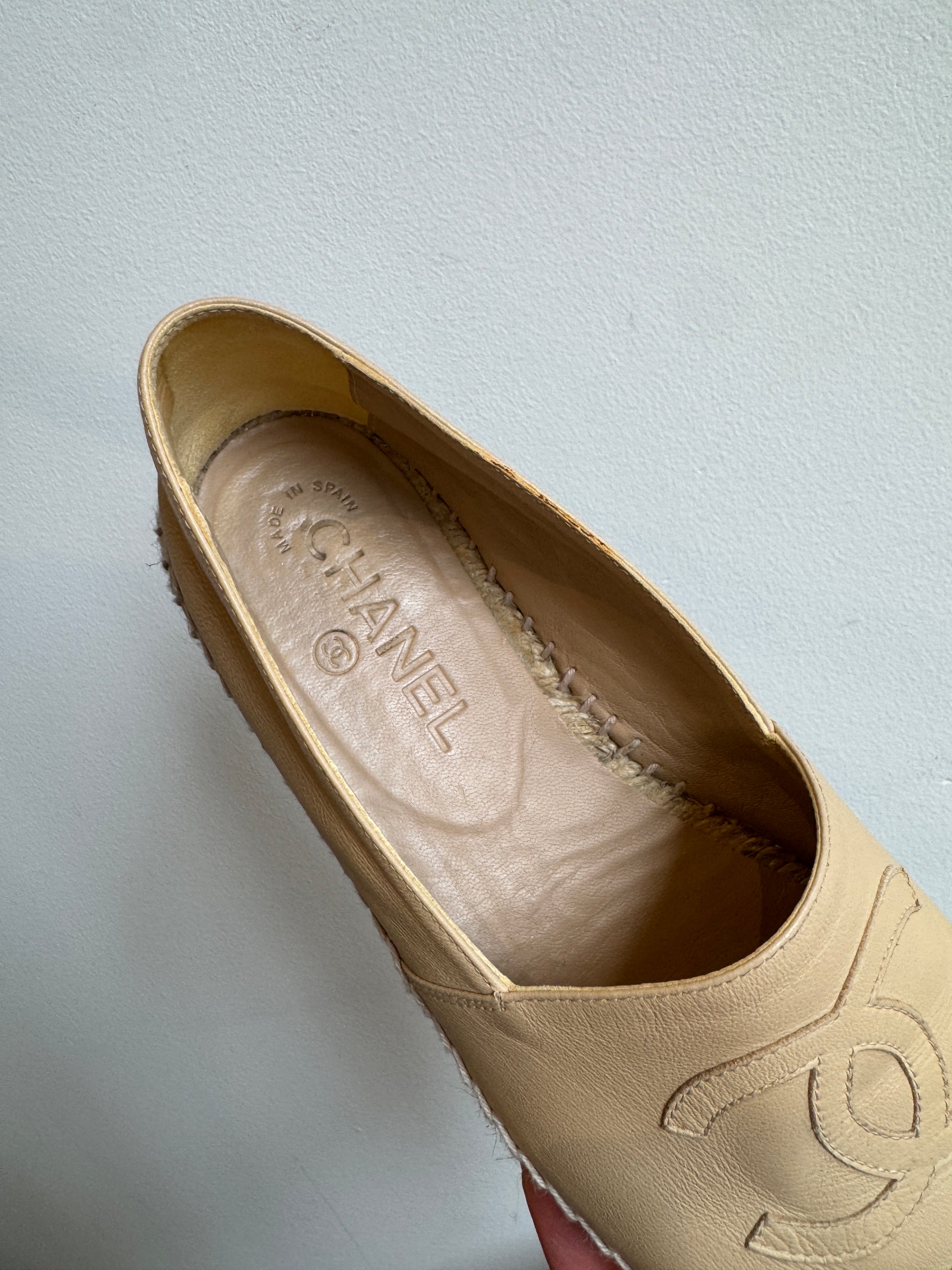 Chanel CC Leather Espadrilles, Cream/Black, 37