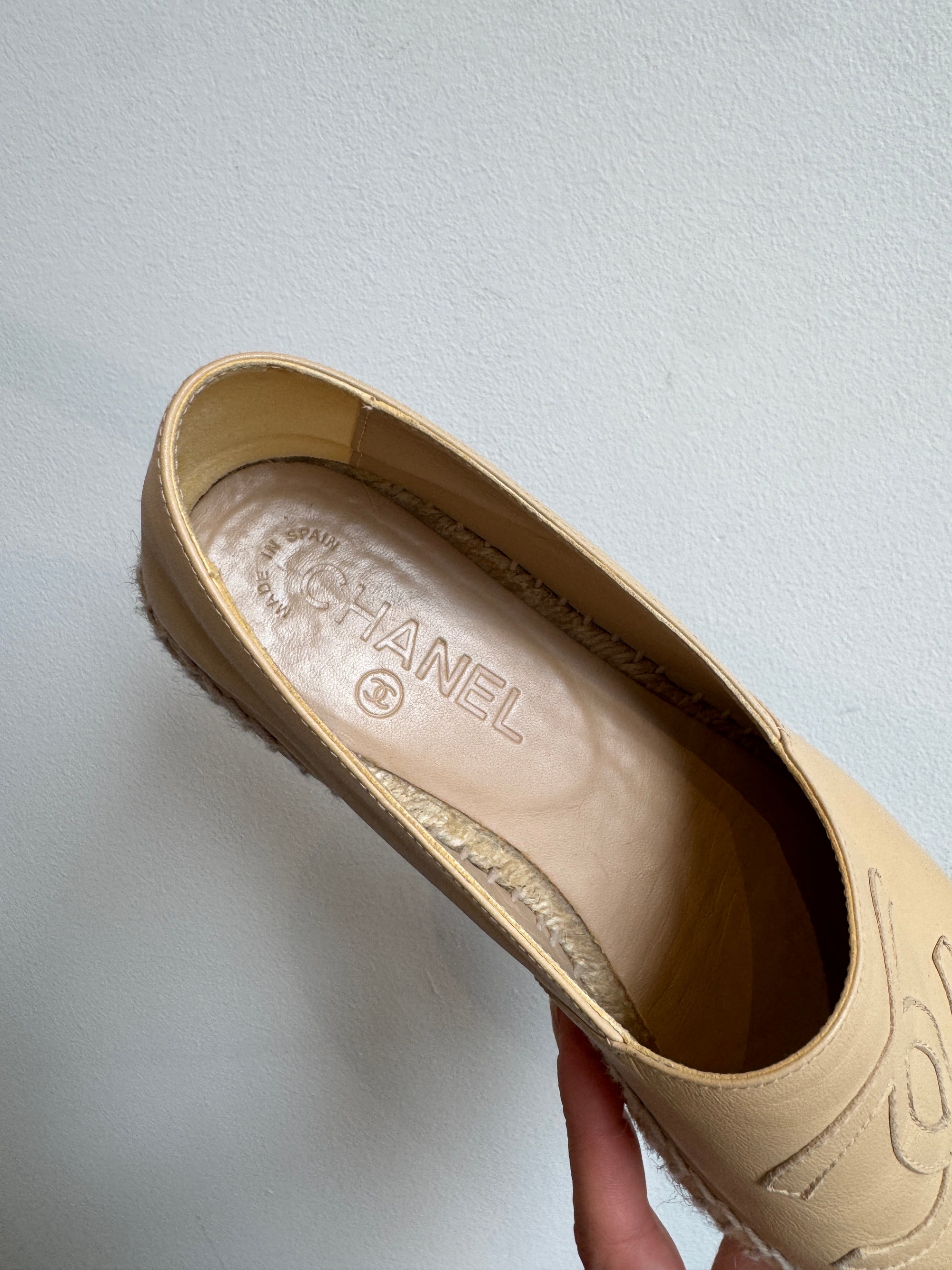 Chanel CC Leather Espadrilles, Cream/Black, 37