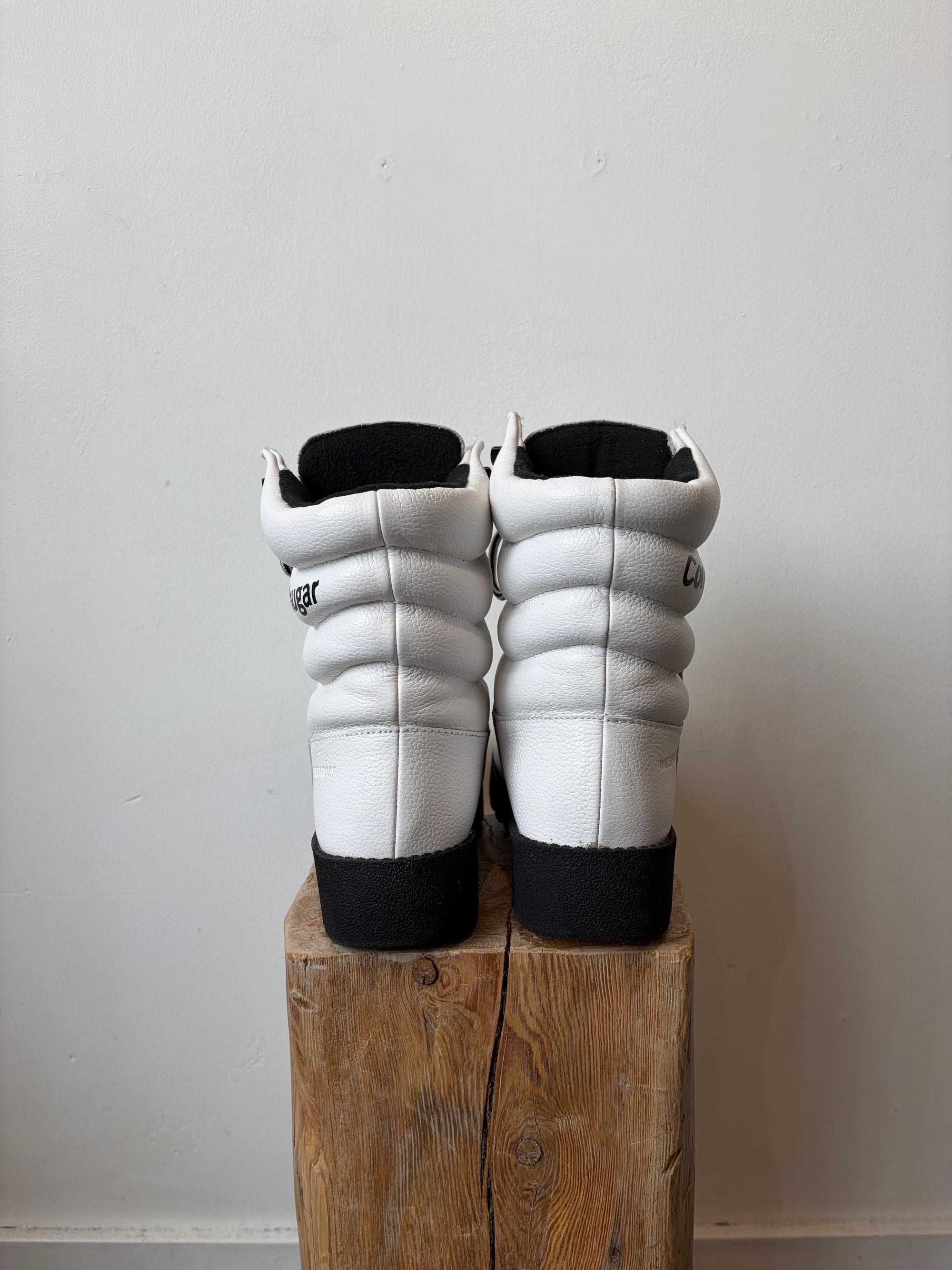 Cougar Waterproof Pillow Boots, White, 6