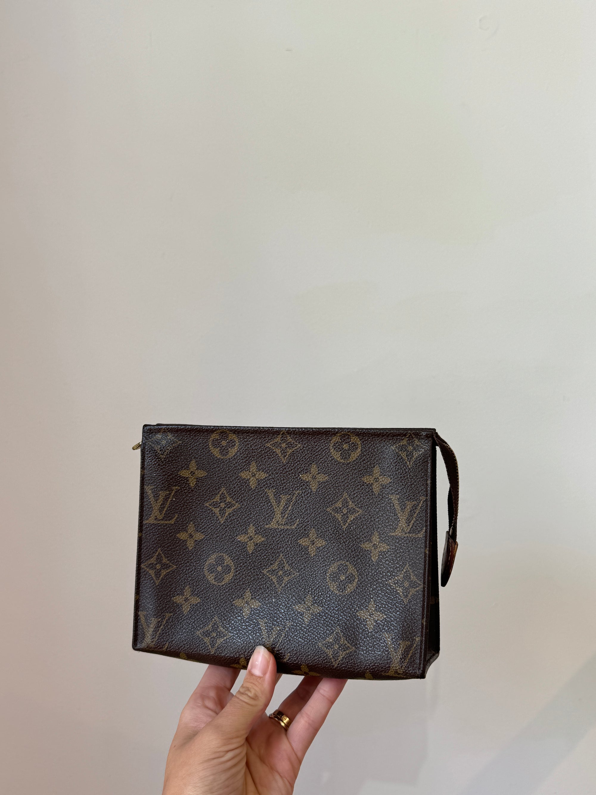 Louis Vuitton Toiletry Pouch 19 Monogram