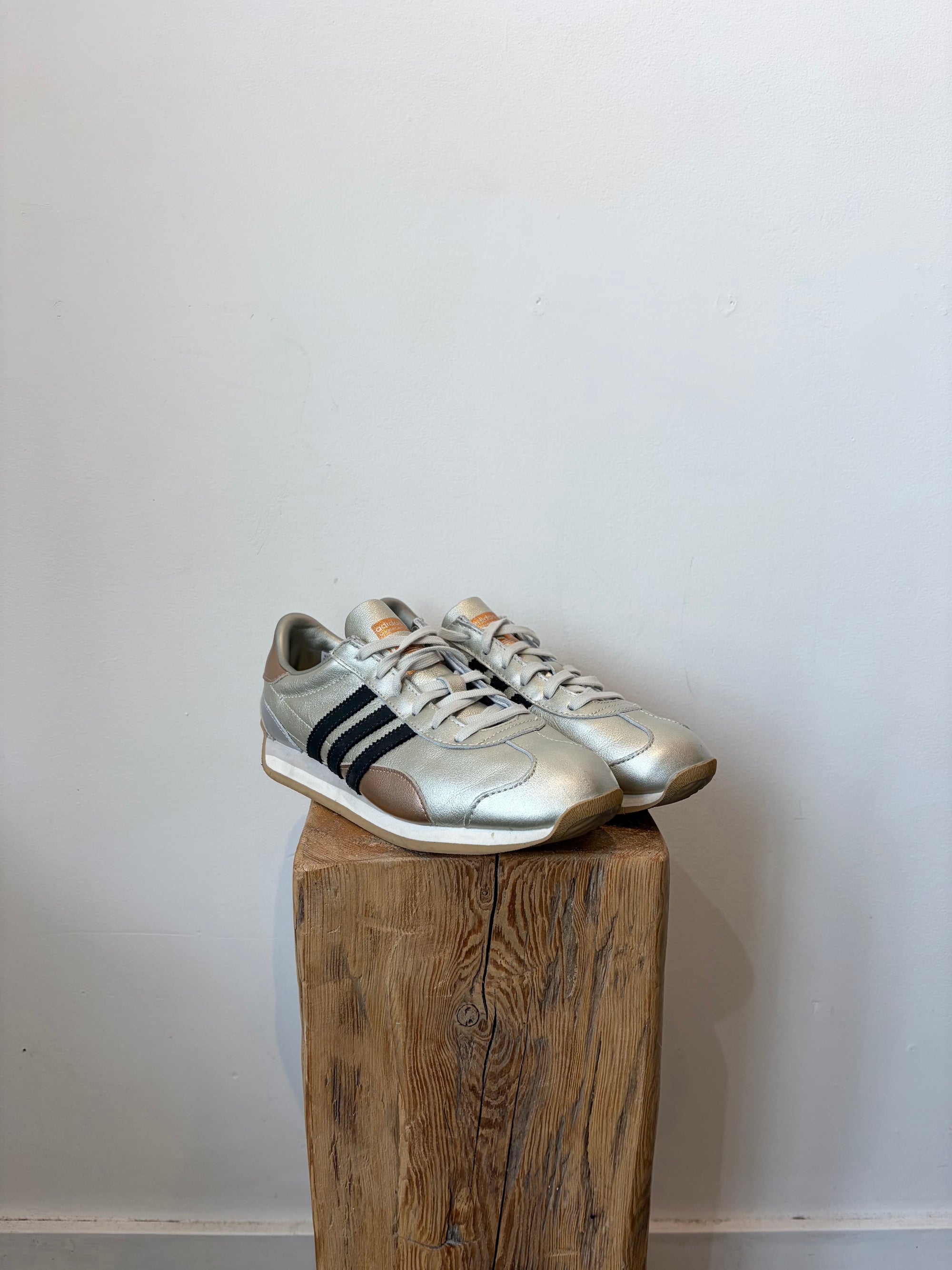 Adidas, Country Low Top Sneakers, Silver, 6M (7.5 W)