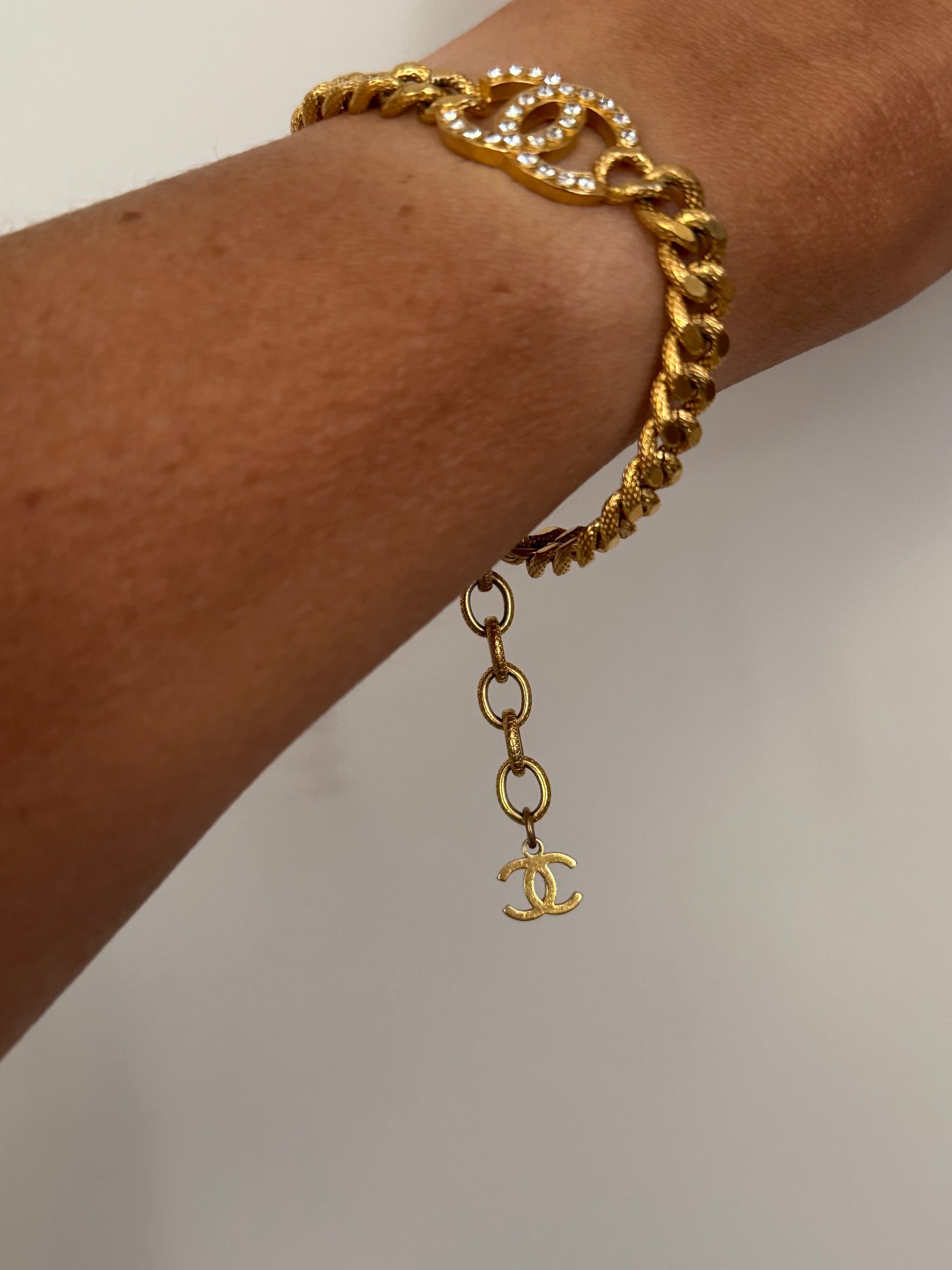 Chanel Curb Chain CC bracelet, fall/winter 2022, Gold Tone