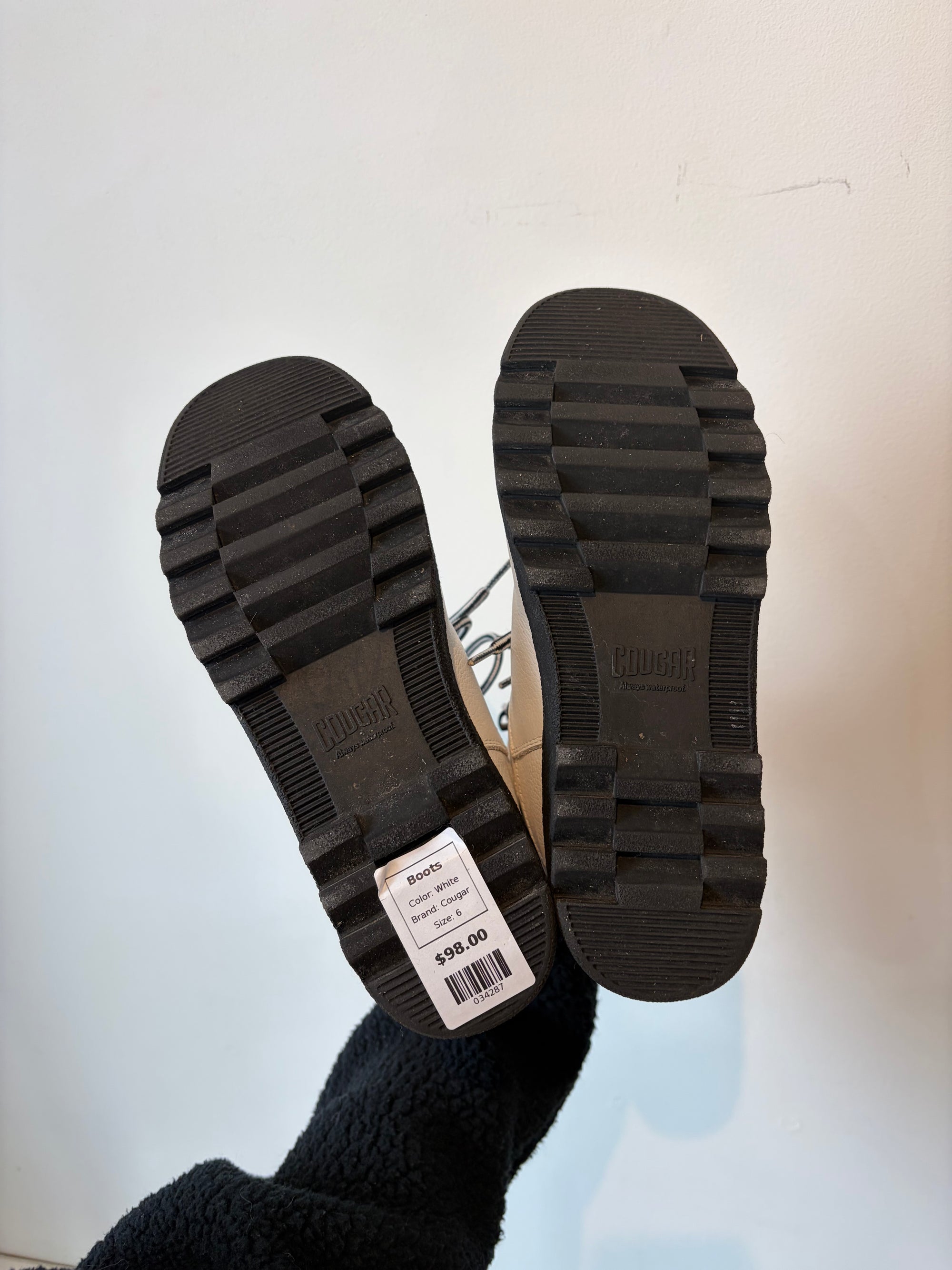 Cougar Waterproof Pillow Boots, White, 6