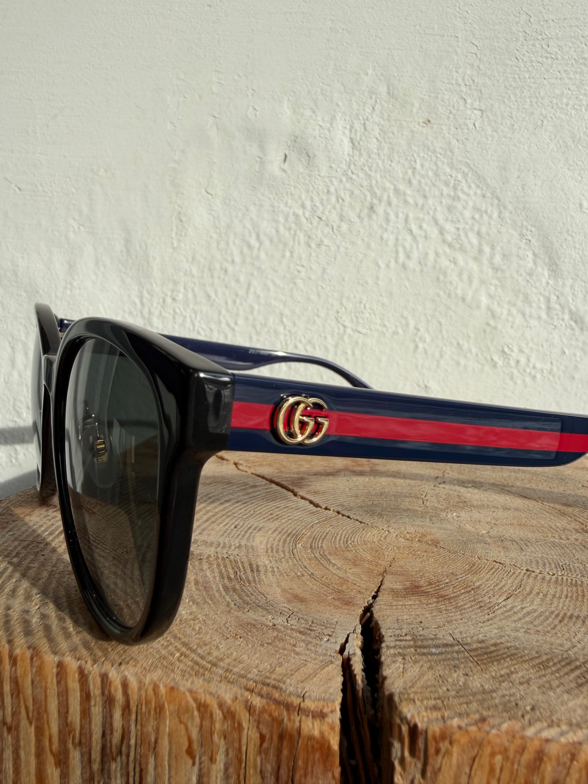 Gucci Cat Eye Sunglasses With Red/Blue Arms, Black