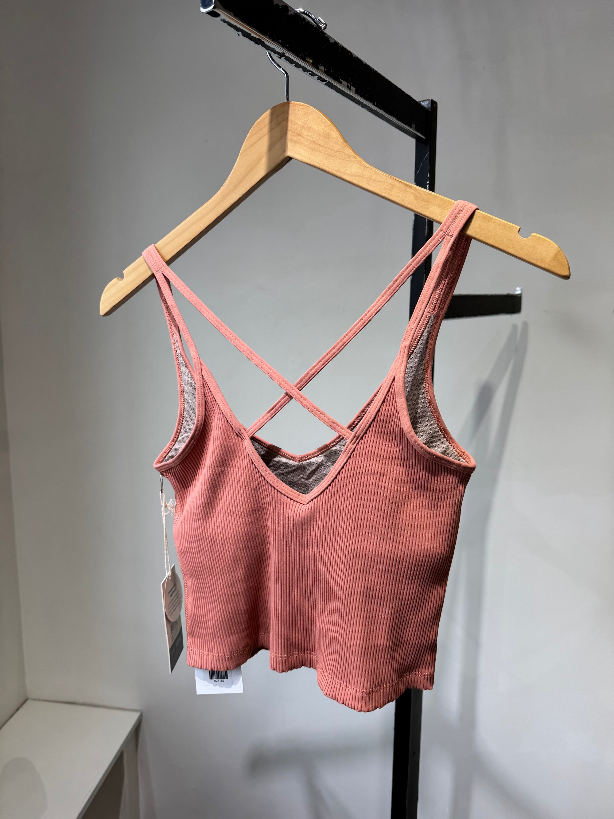 Vuori Pink Ribbed Crop Tank, size Small