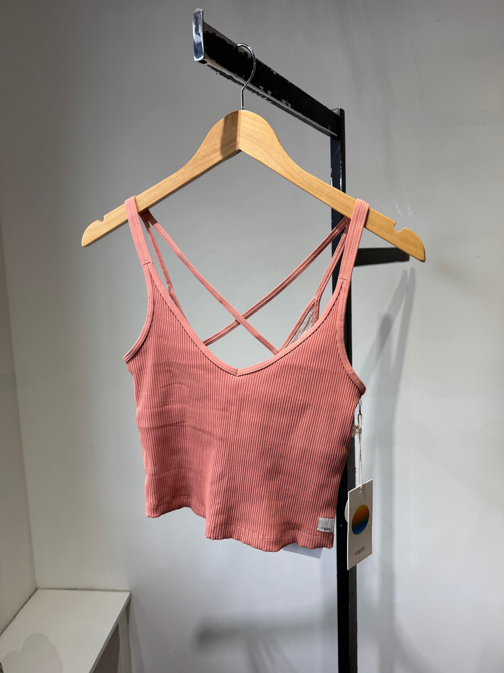 Vuori Pink Ribbed Crop Tank, size Small