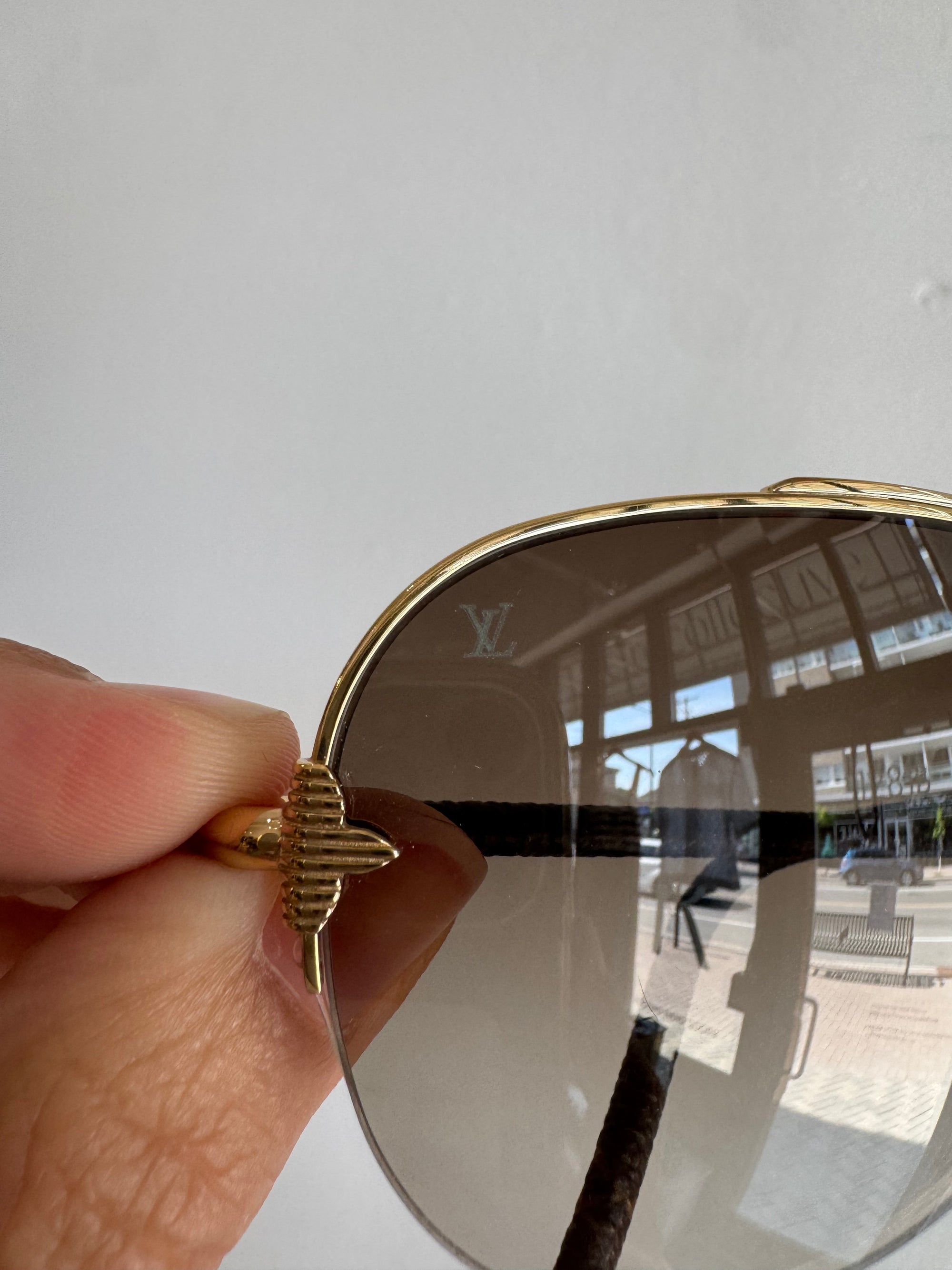 Louis Vuitton Petite Viola Pilote Sunglasses, Gold