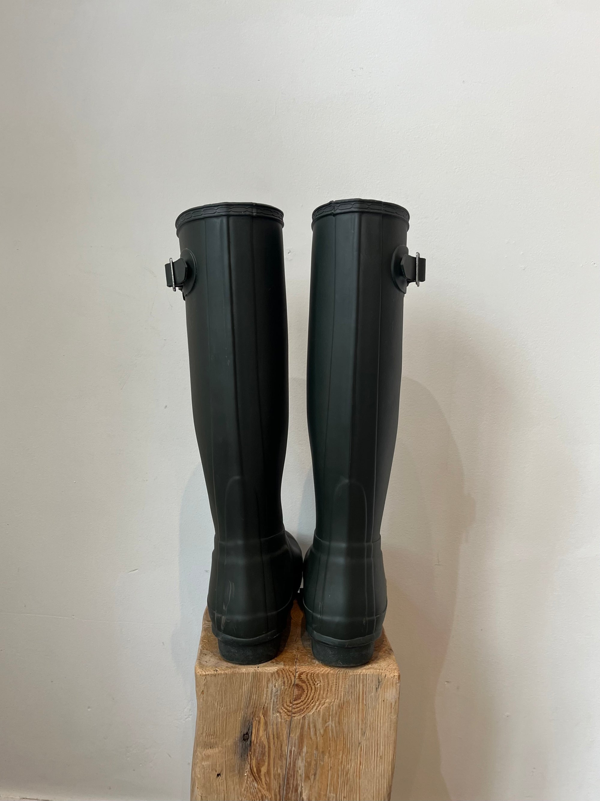 Hunter Matte Tall Rainboots, Dark Green, 7 Women's