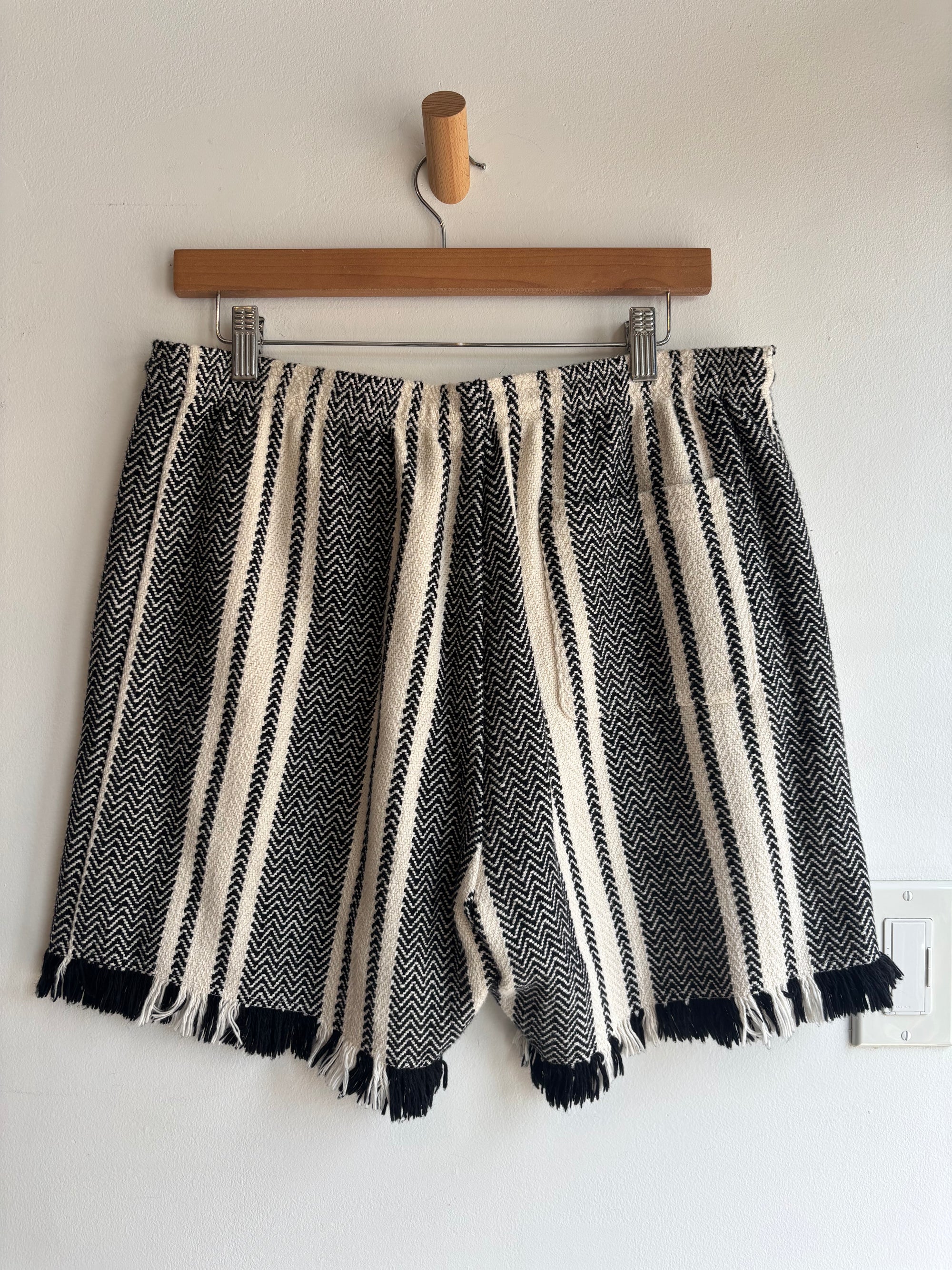 Kuro fringe shorts, Cream Black, 3