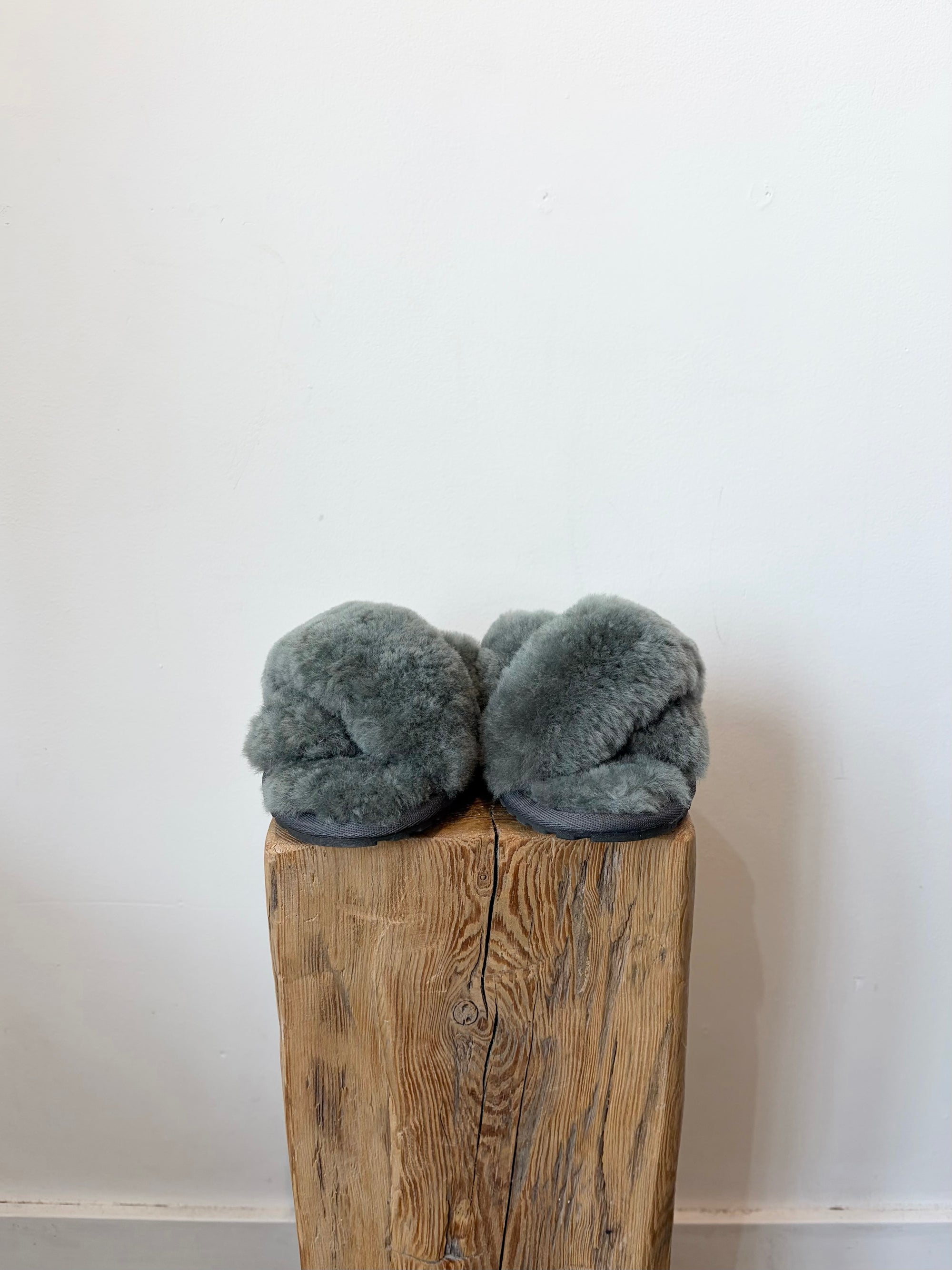 EMU australia Mayberry Fluffy Crossover Slippers, Green, W5