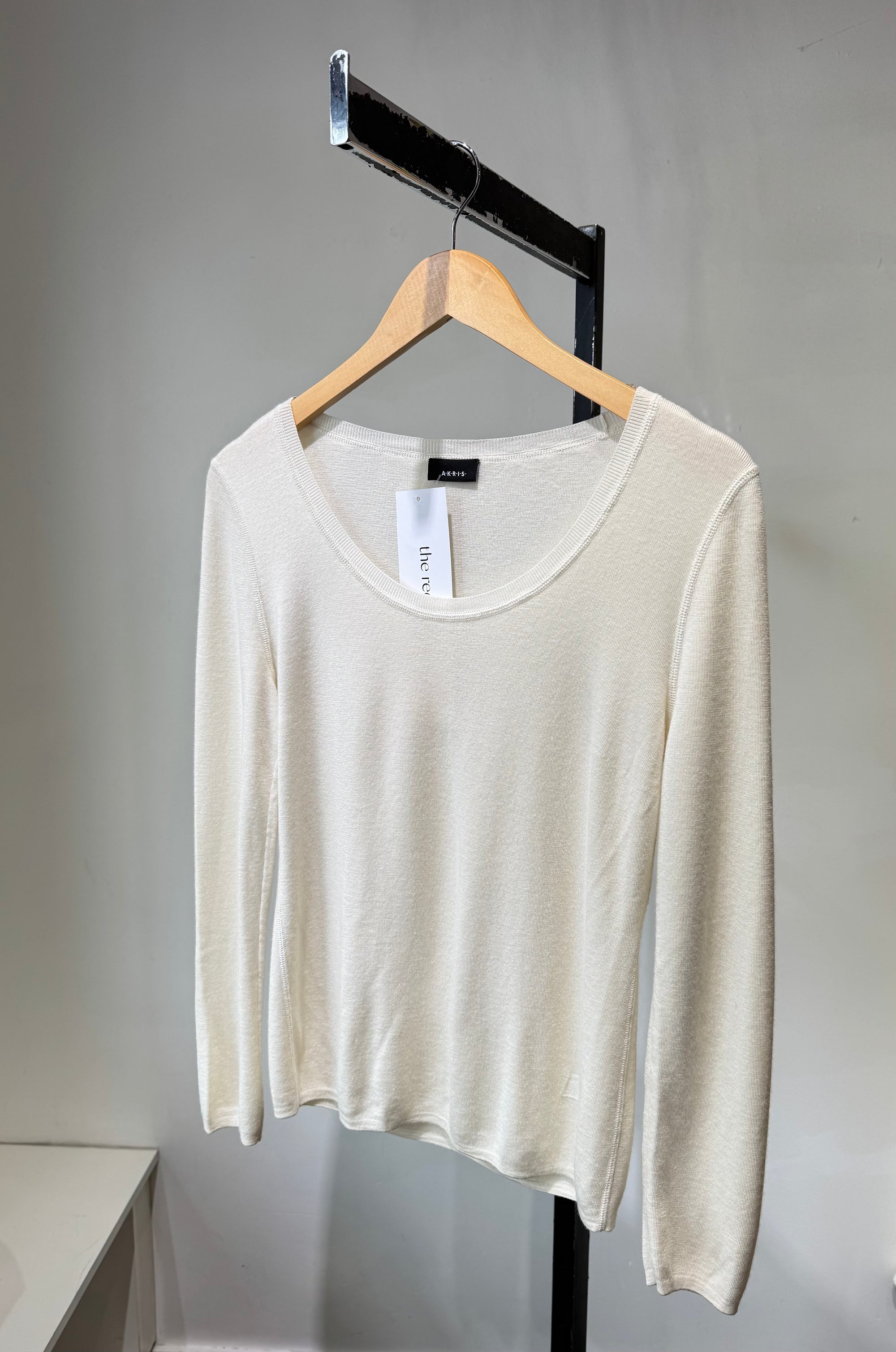 Akris Punto Cream Scoop Neck Long Sleeve Light Knit Sweater, size 10