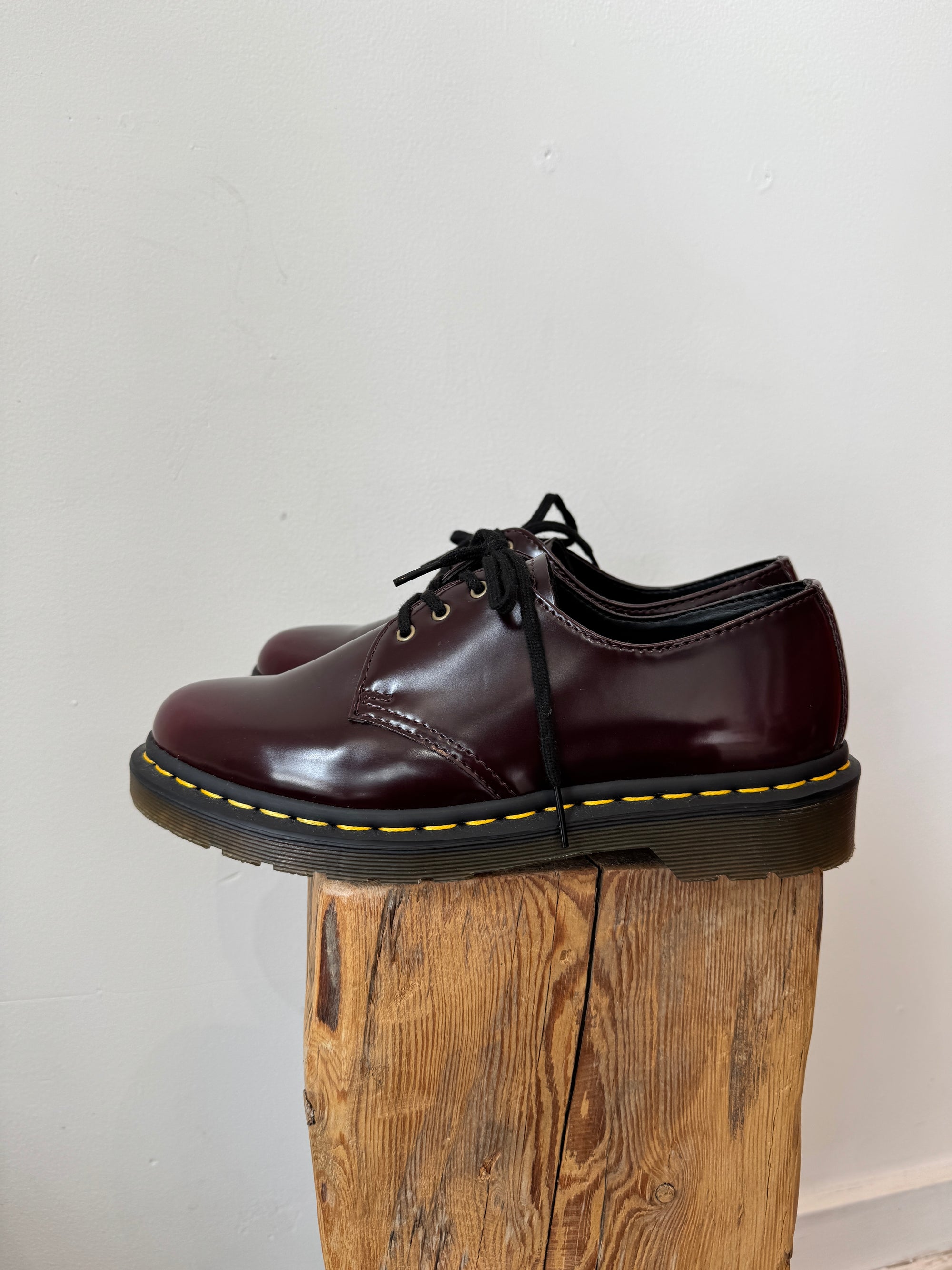 Dr. Martens maroon smooth leather lace up shoes, 7
