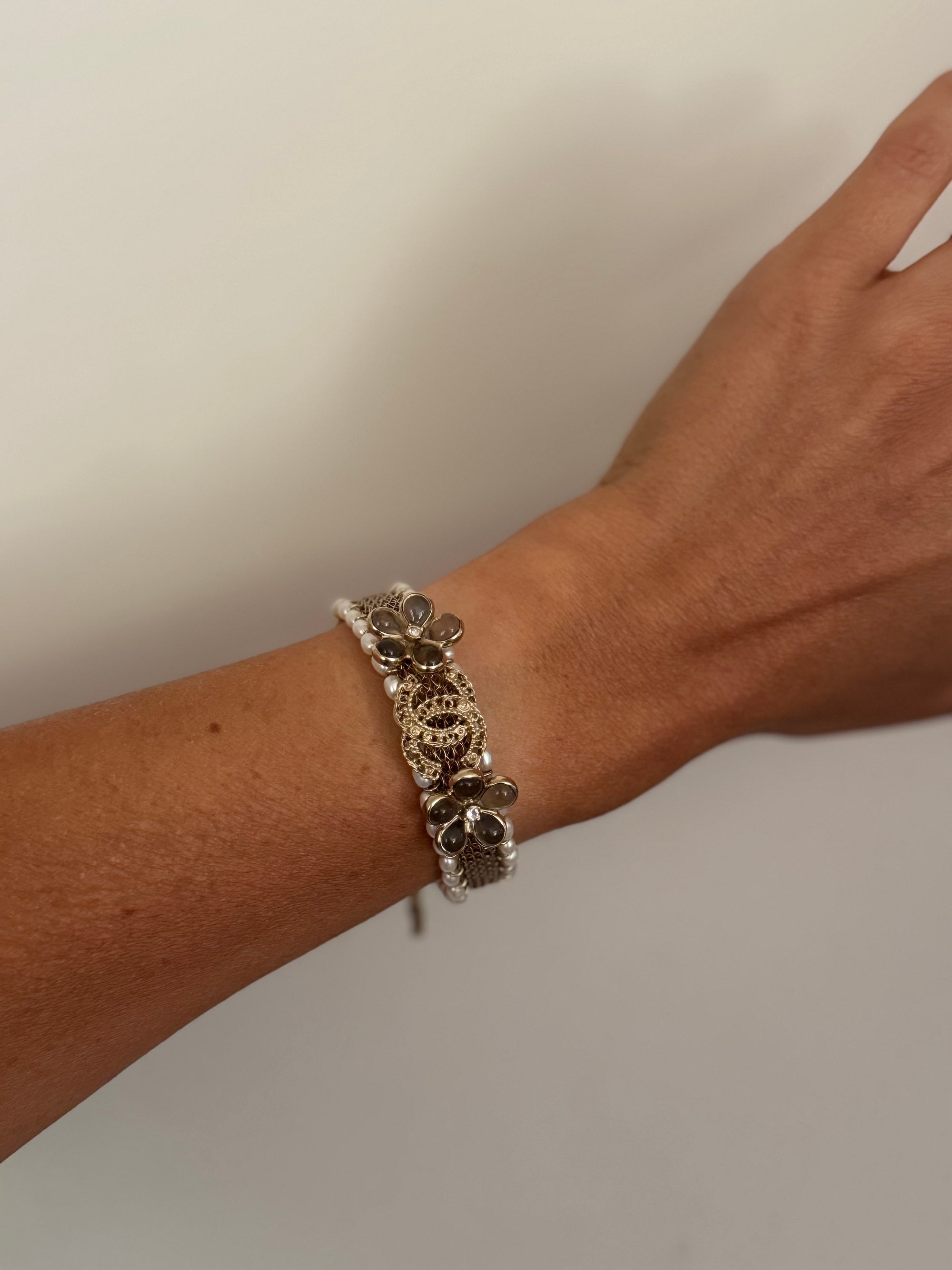 Chanel mesh/pearl CC bracelet, Fall/Winter 2018, Gold