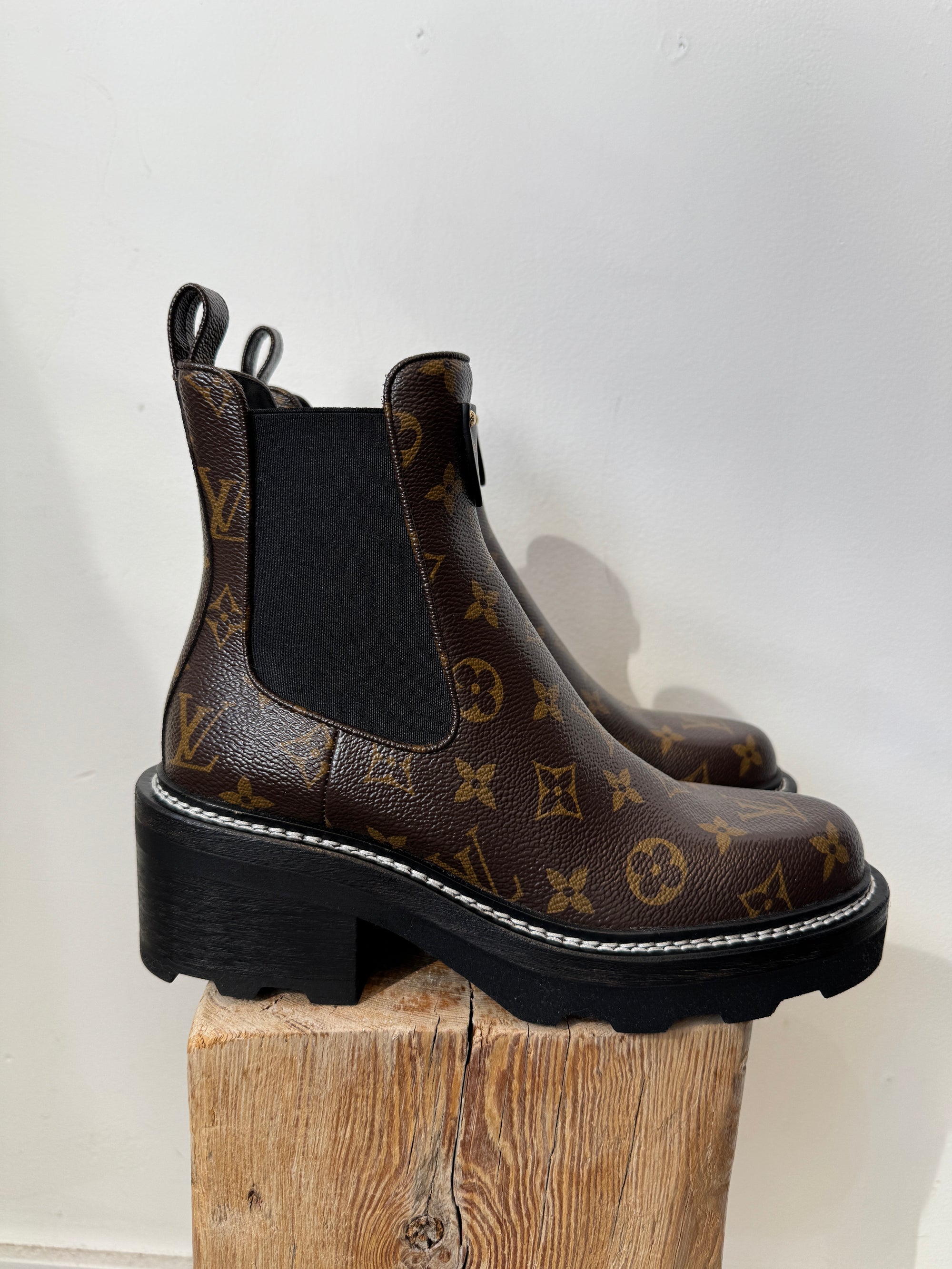 Louis Vuitton Beaubourg Ankle Boots, 37.5