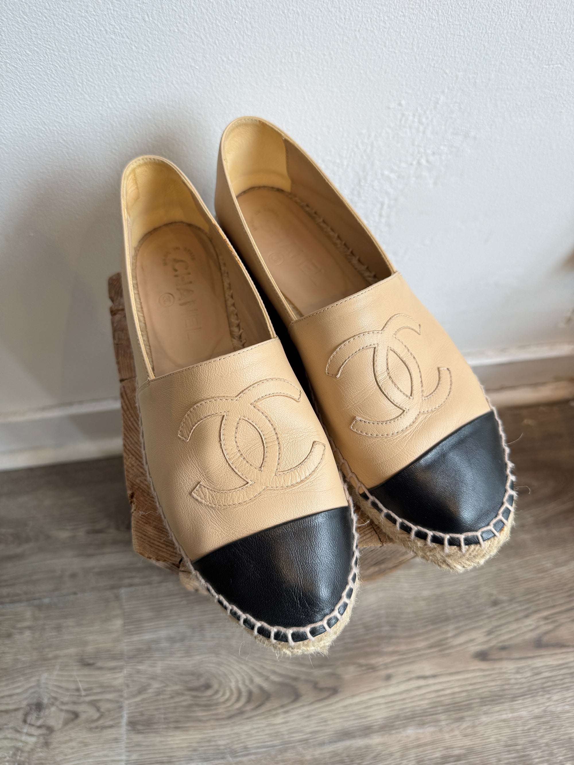 Chanel CC Leather Espadrilles, Cream/Black, 37
