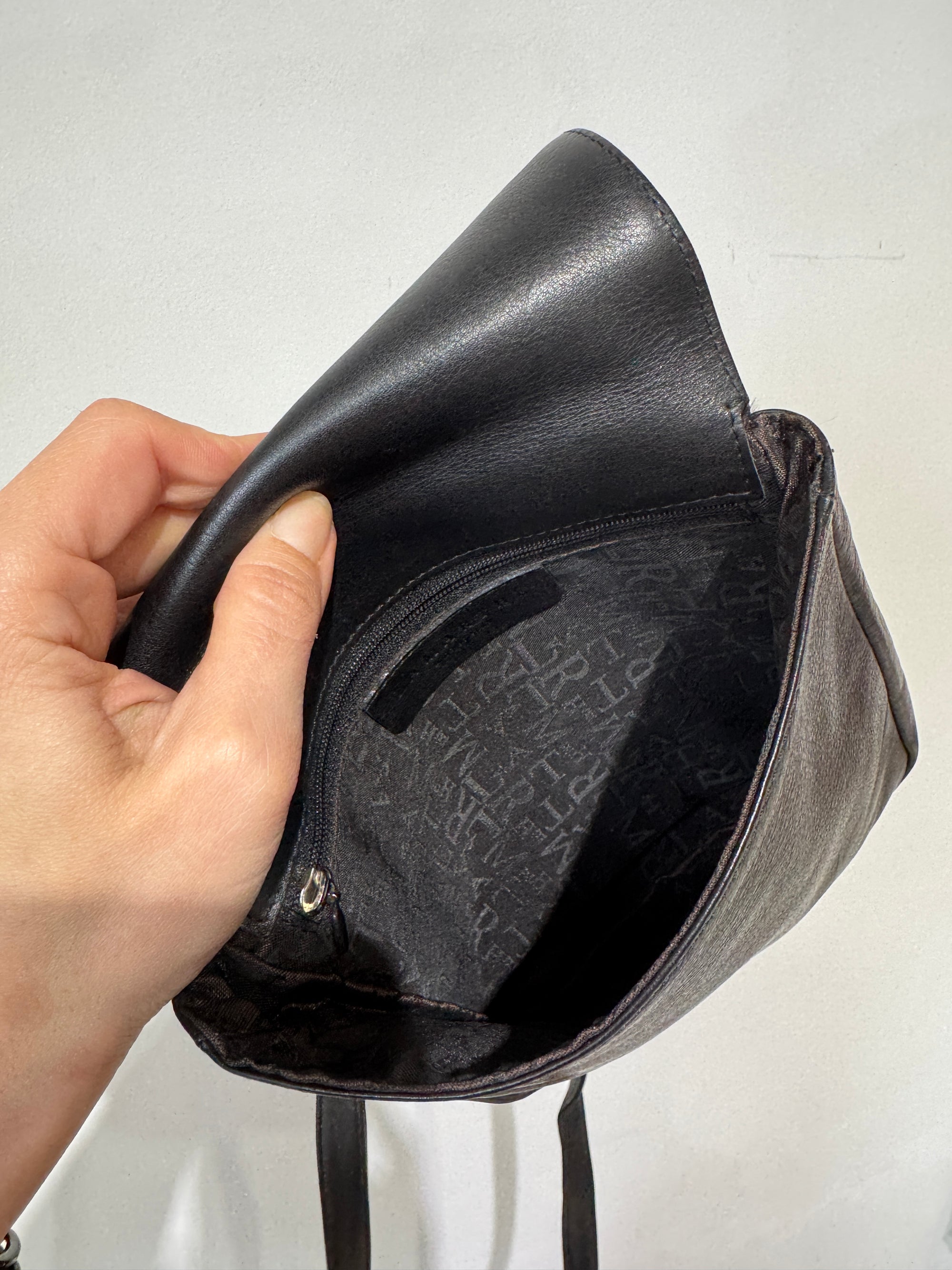 Lamarthe Paris leather crossbody flap bag, Black