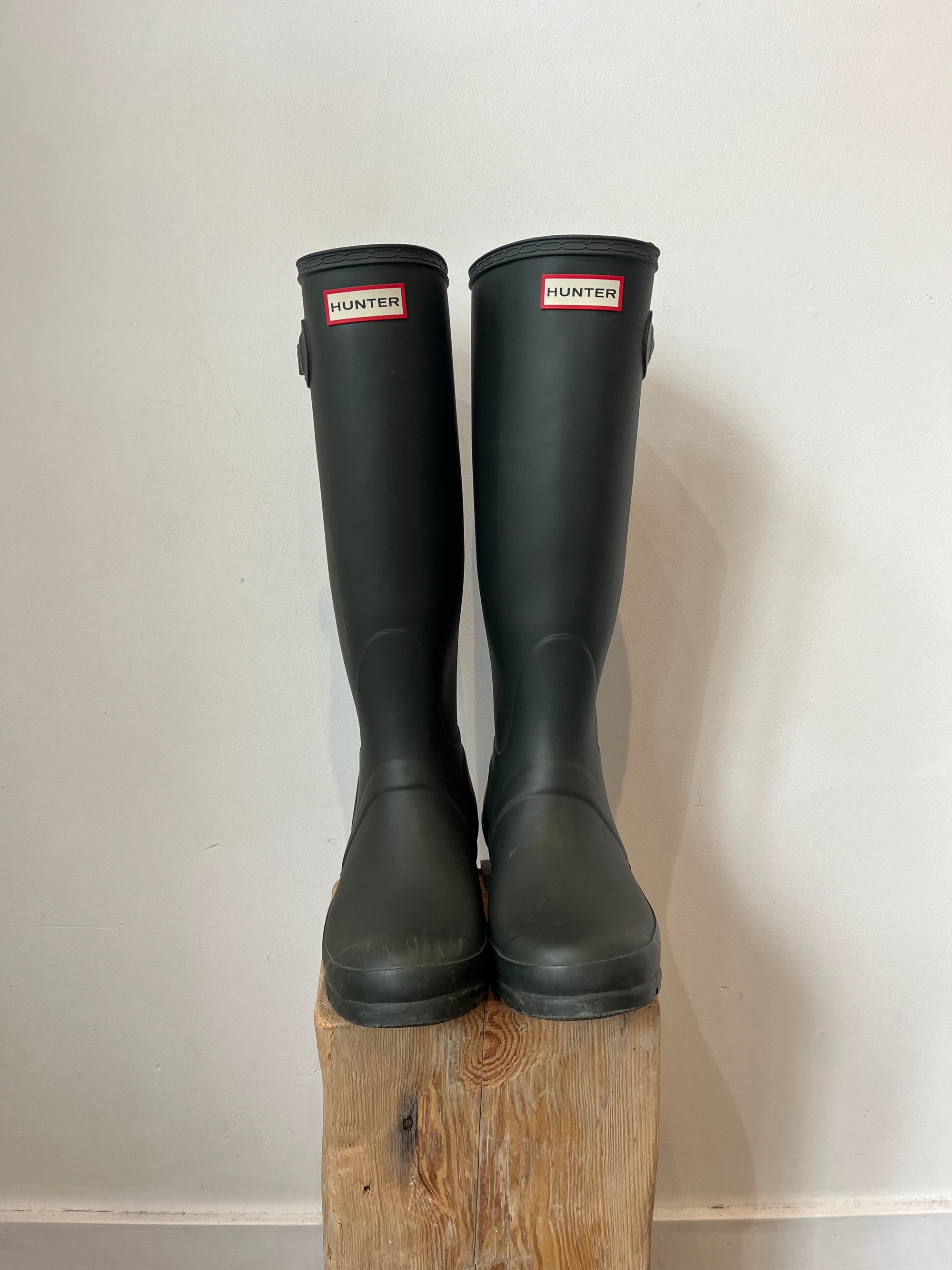 Hunter Matte Tall Rainboots, Dark Green, 7 Women's