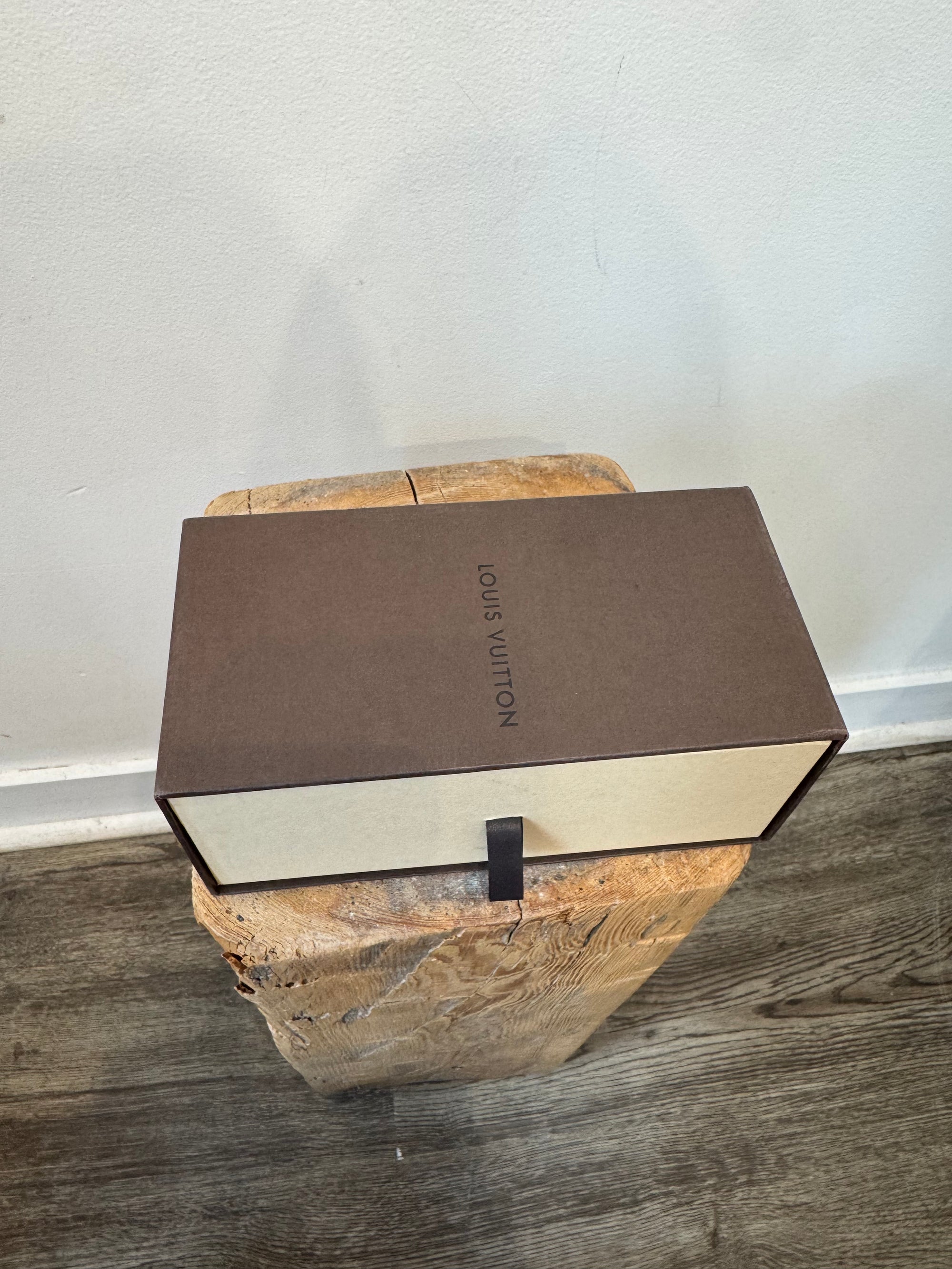 Louis Vuitton Petite Viola Pilote Sunglasses, Gold