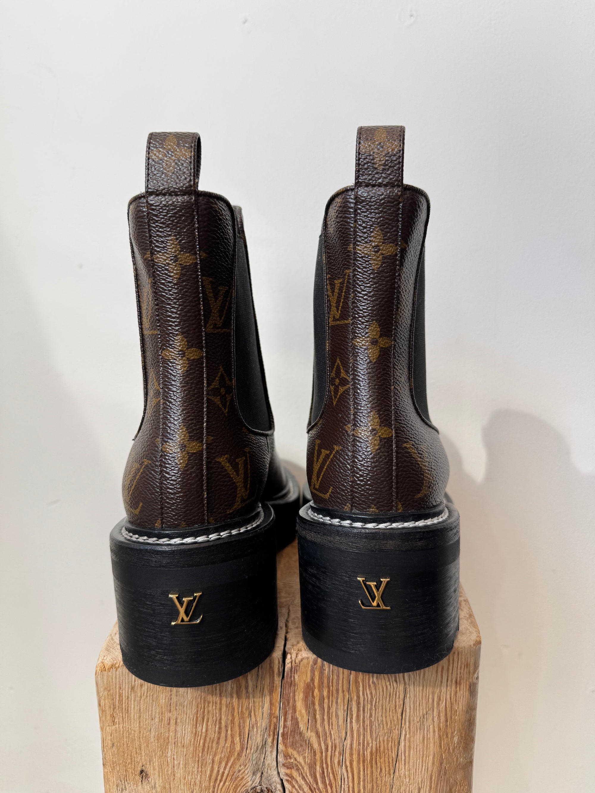 Louis Vuitton Beaubourg Ankle Boots, 37.5