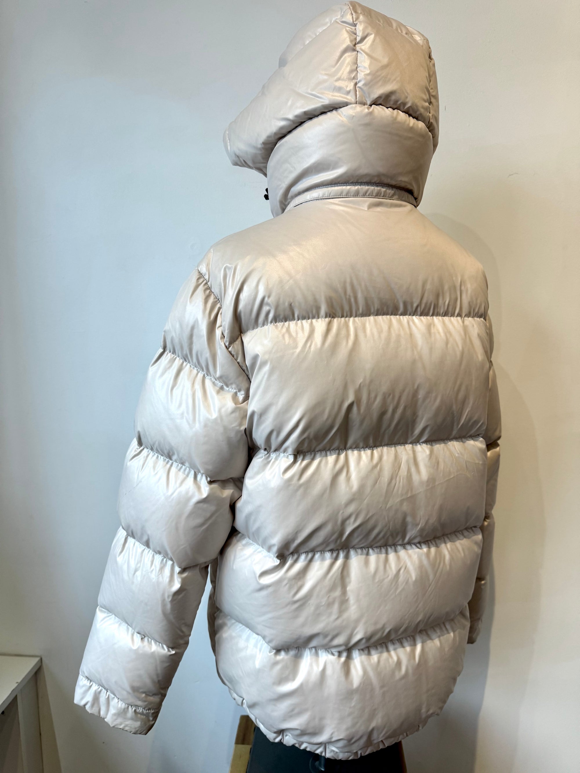 TNA Super Puff Jackets Hi Gloss Cream, Large