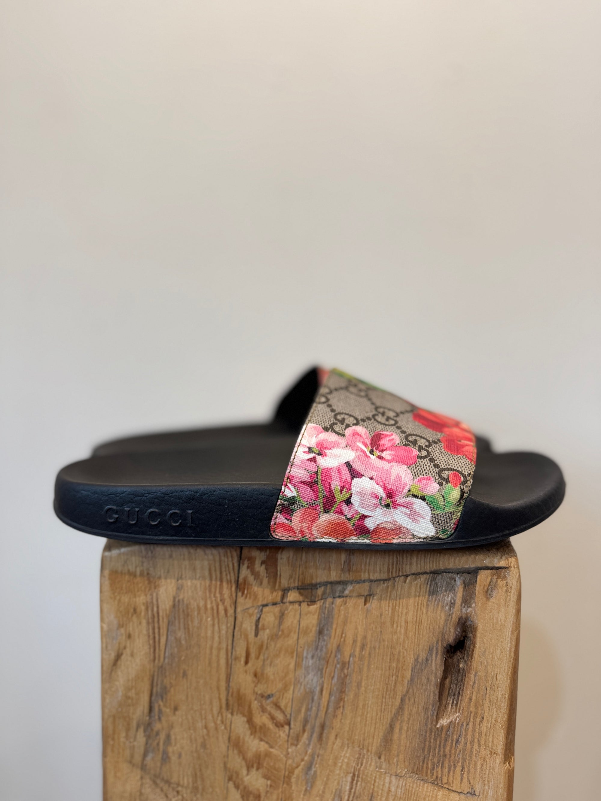 Gucci GG Blooms Pool Slides, Black, 37