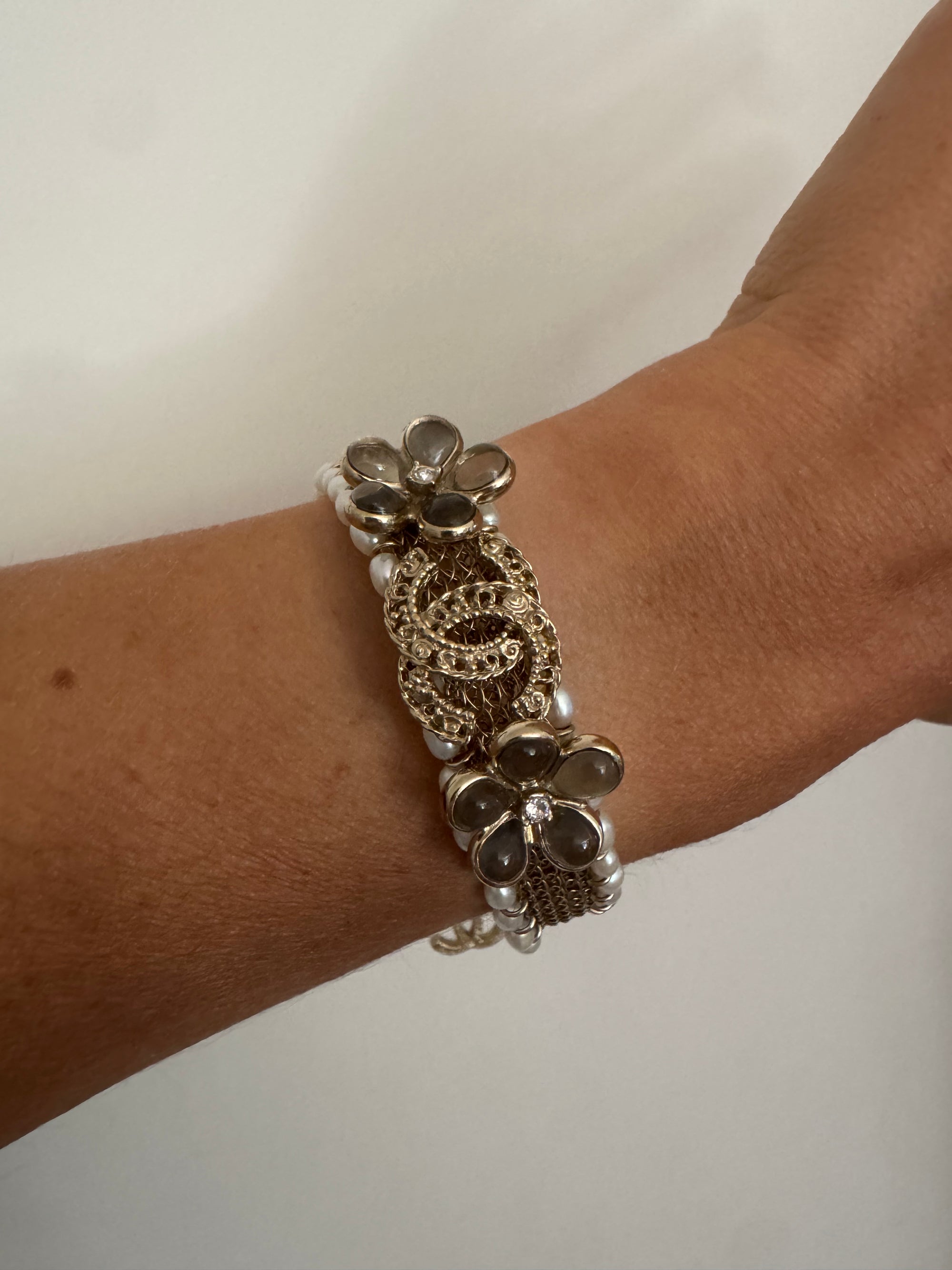 Chanel mesh/pearl CC bracelet, Fall/Winter 2018, Gold