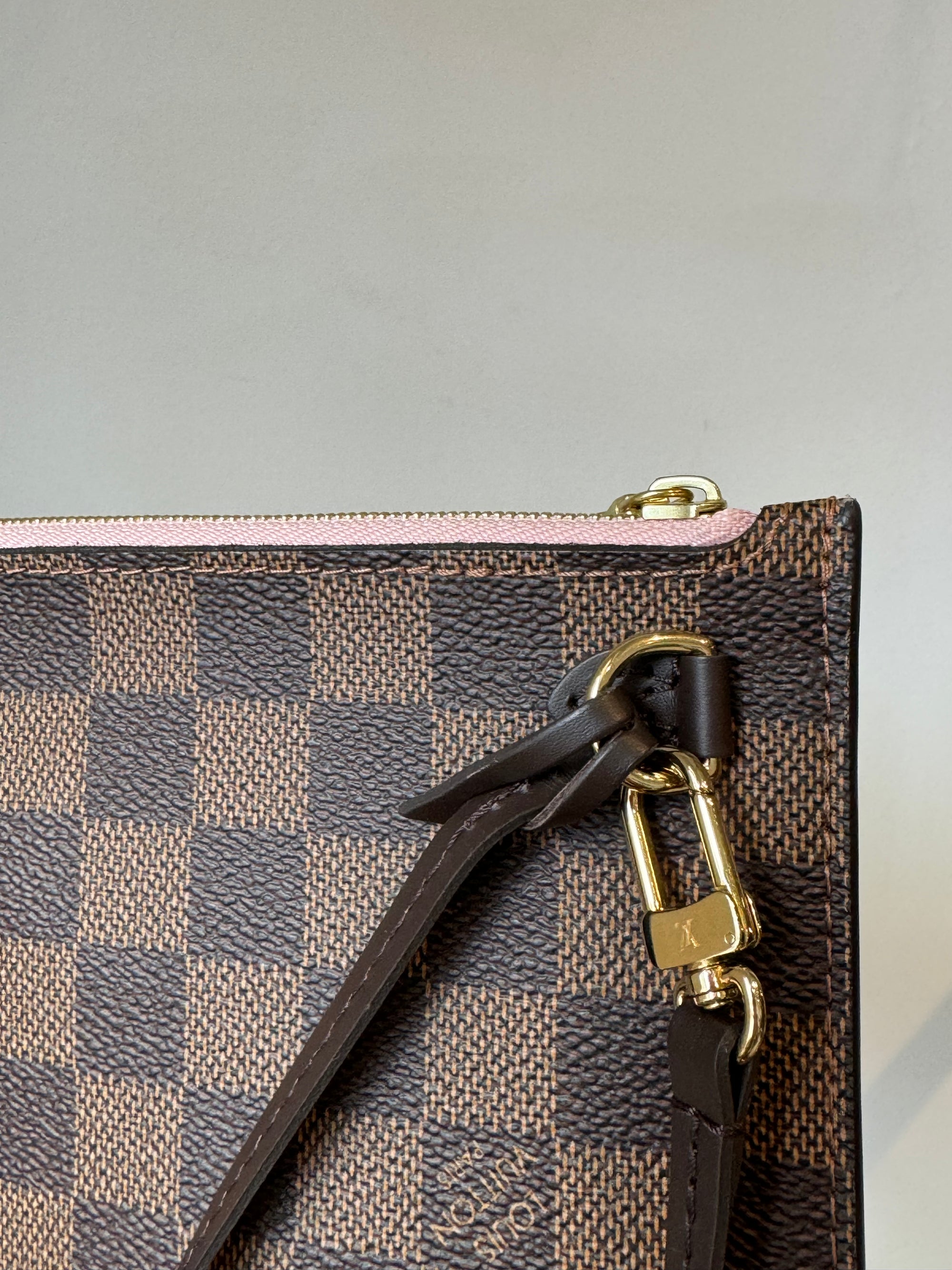 Louis Vuitton Neverfull Pochette Pink