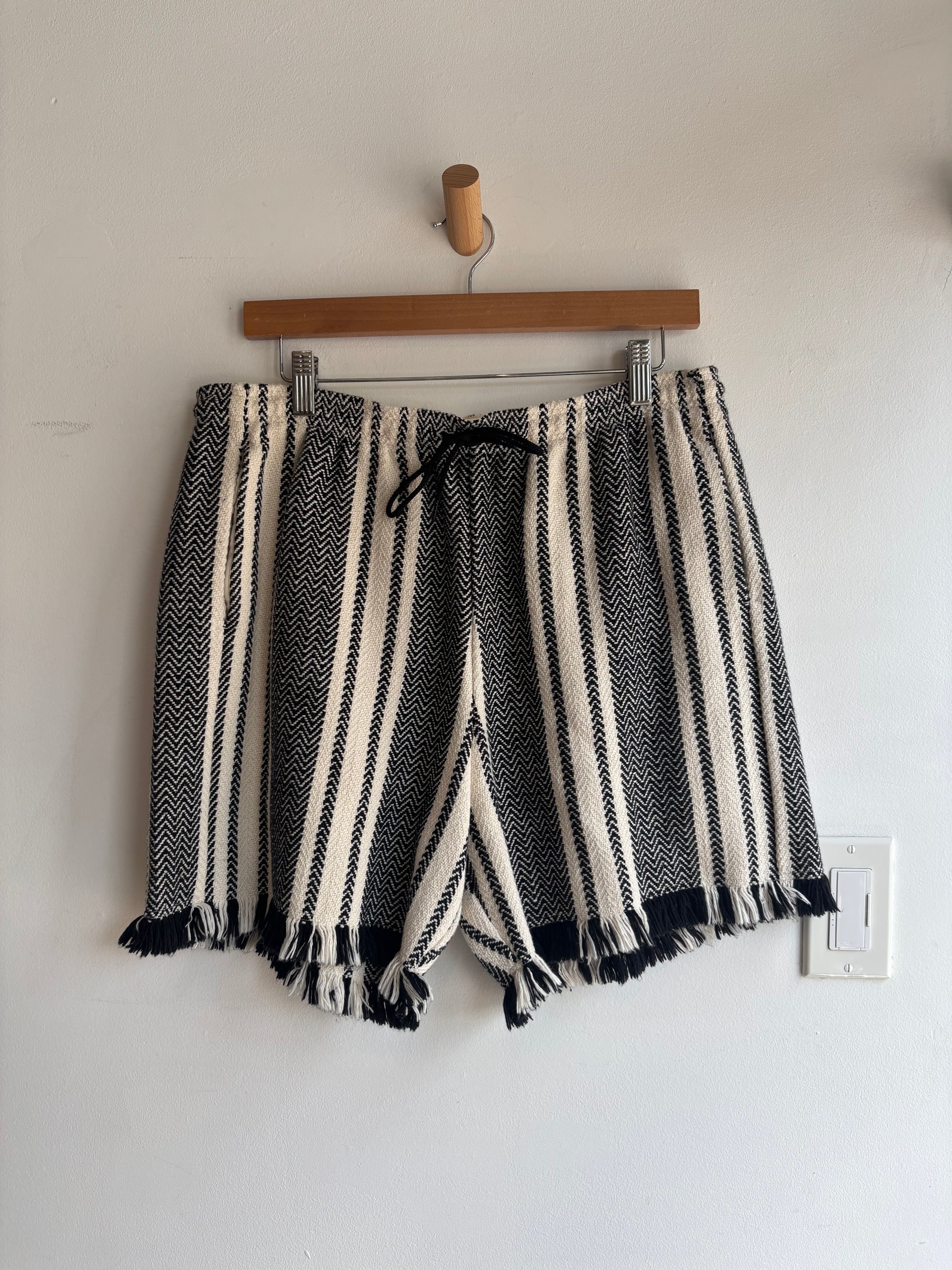 Kuro fringe shorts, Cream Black, 3
