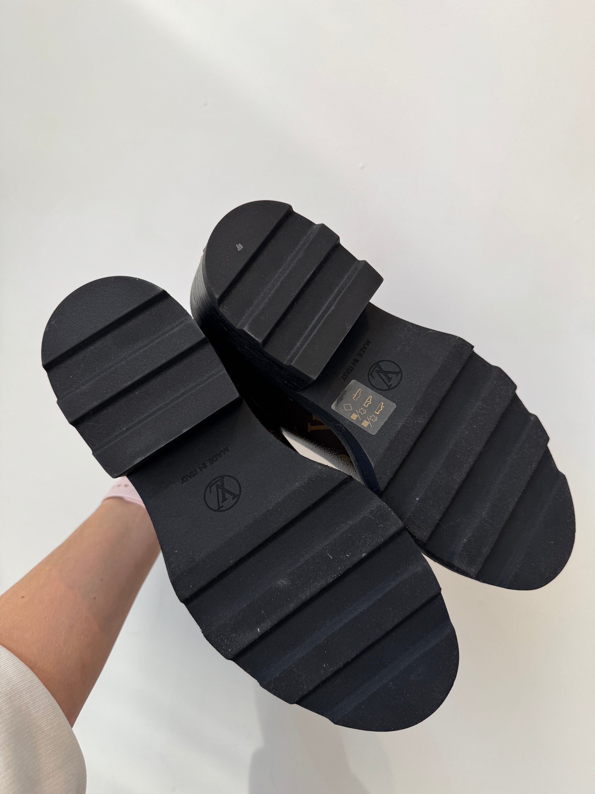 Louis Vuitton Beaubourg Ankle Boots, 37.5