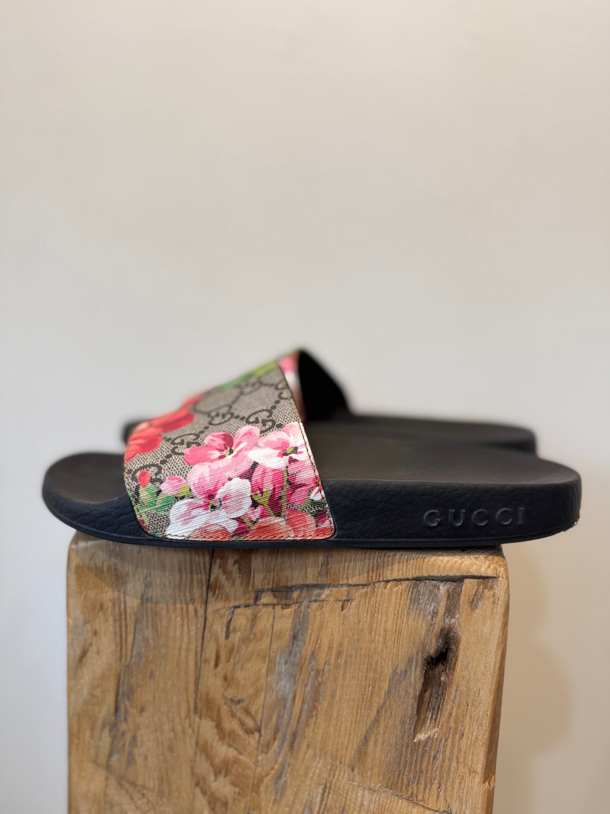 Gucci GG Blooms Pool Slides, Black, 37