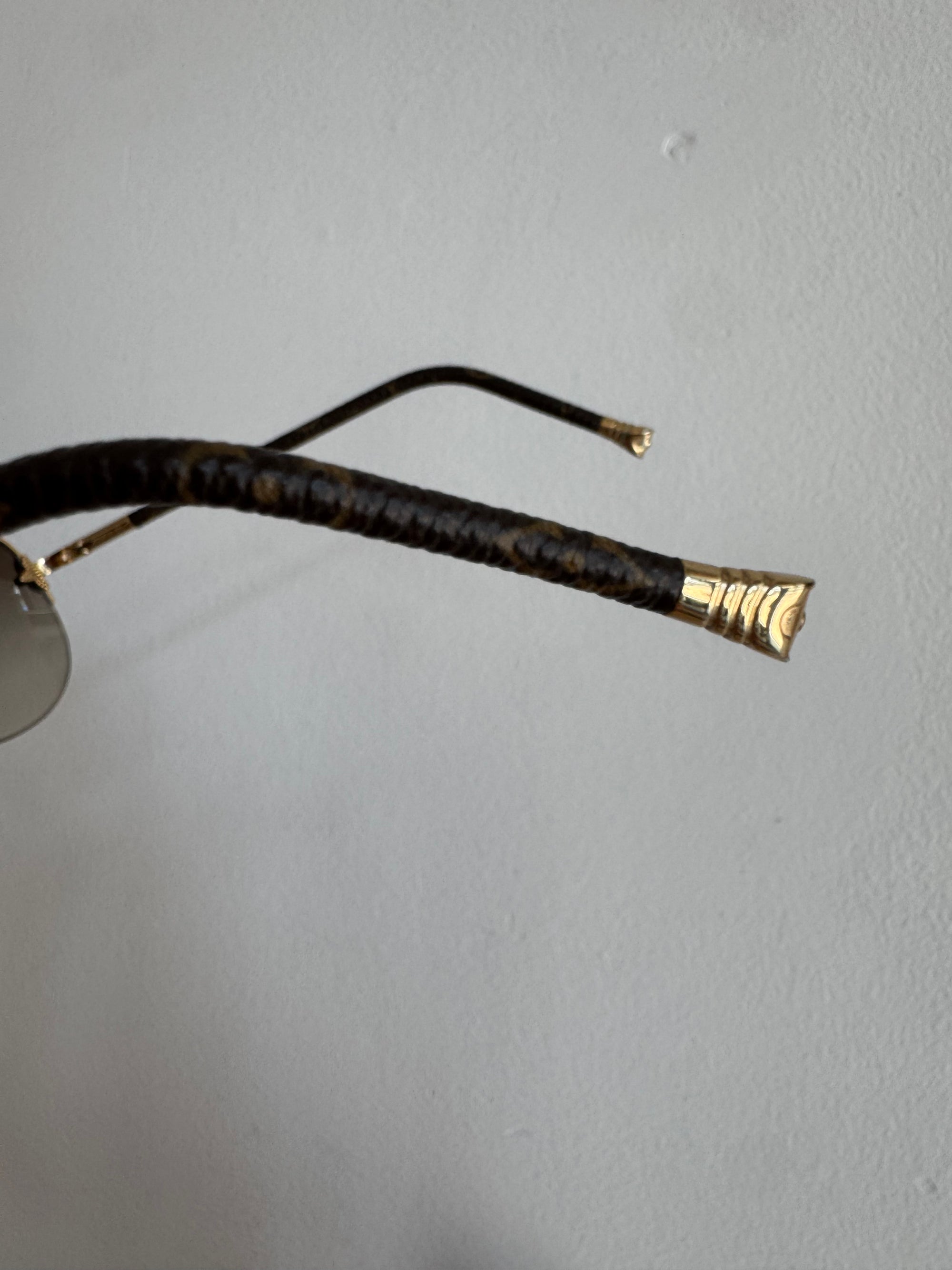 Louis Vuitton Petite Viola Pilote Sunglasses, Gold