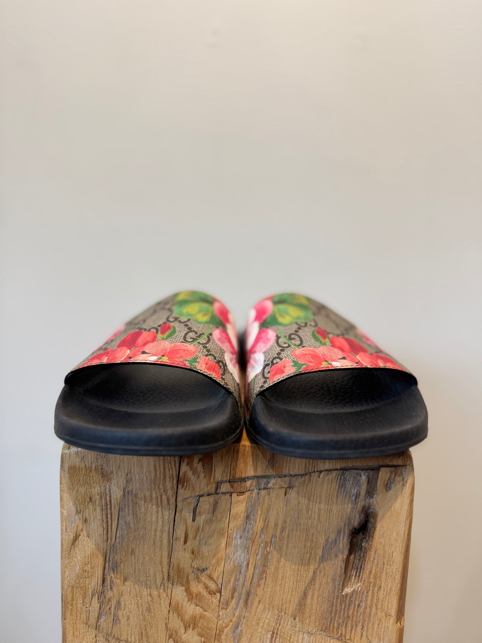 Gucci GG Blooms Pool Slides, Black, 37