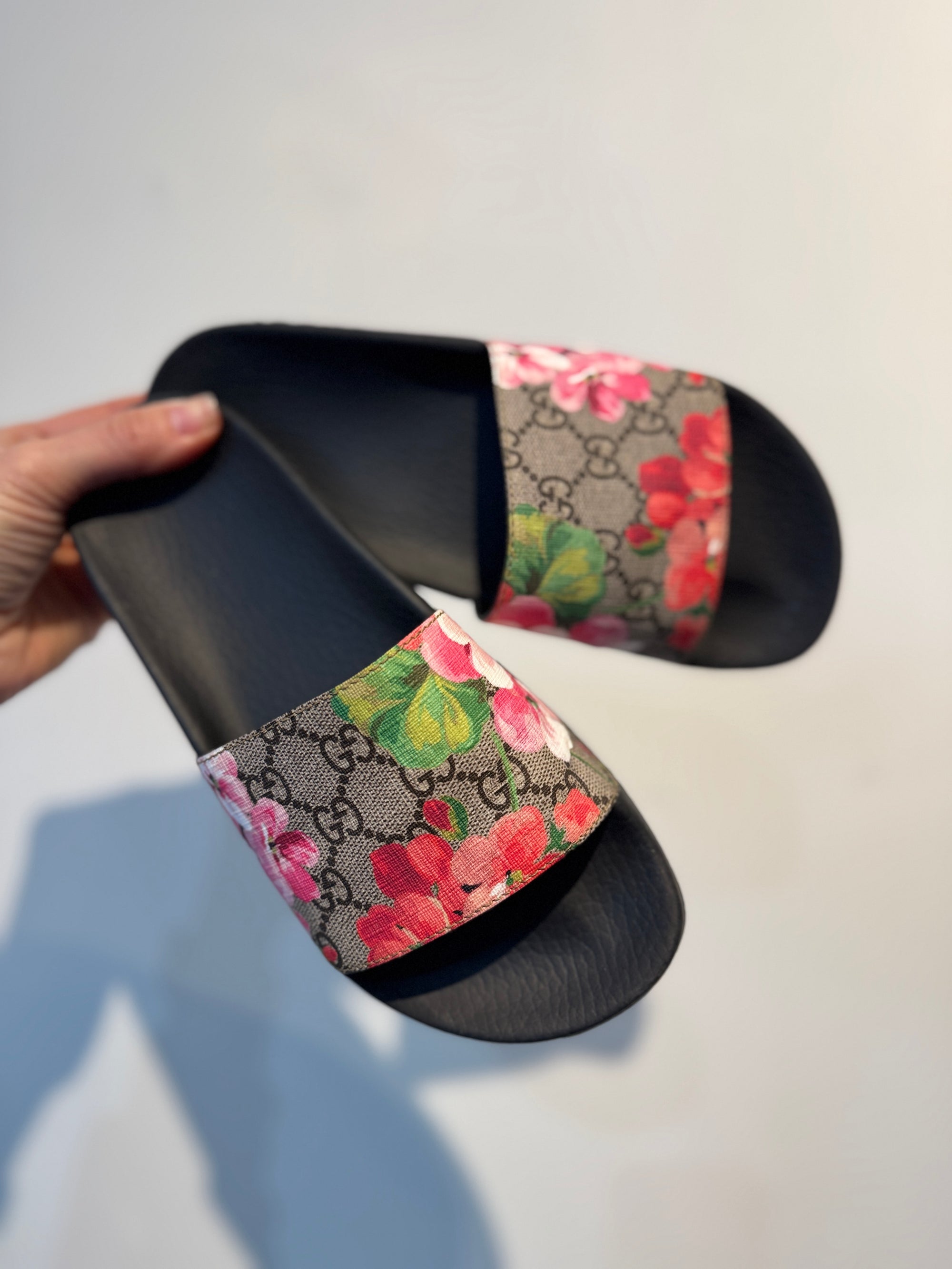 Gucci GG Blooms Pool Slides, Black, 37