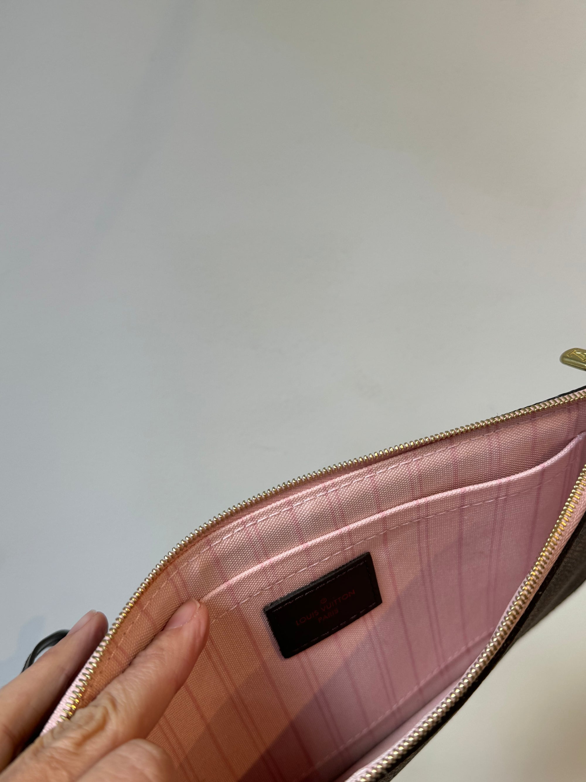 Louis Vuitton Neverfull Pochette Pink