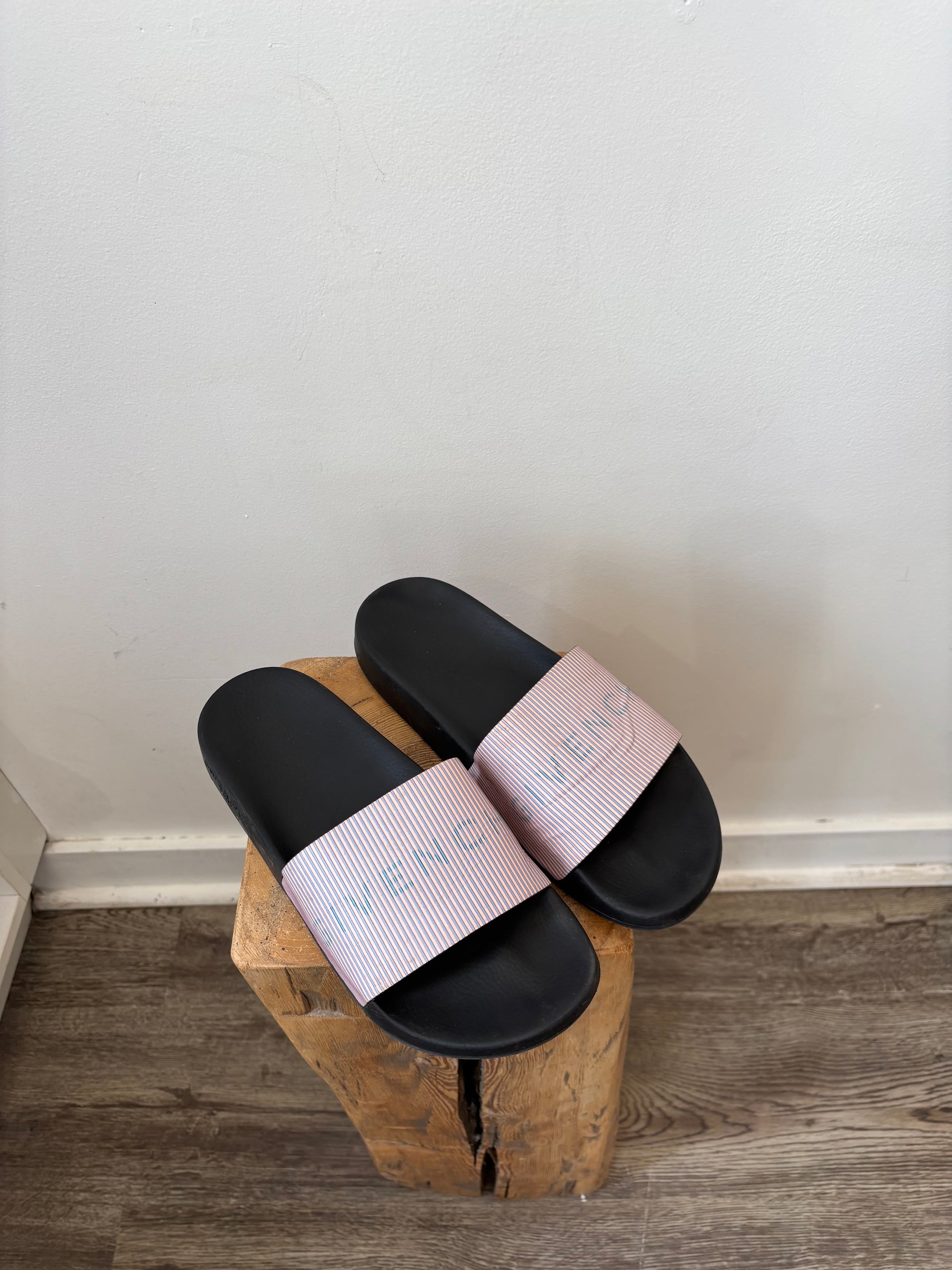 Givenchy Paris Black Pink Metallic Logo Slides, 39